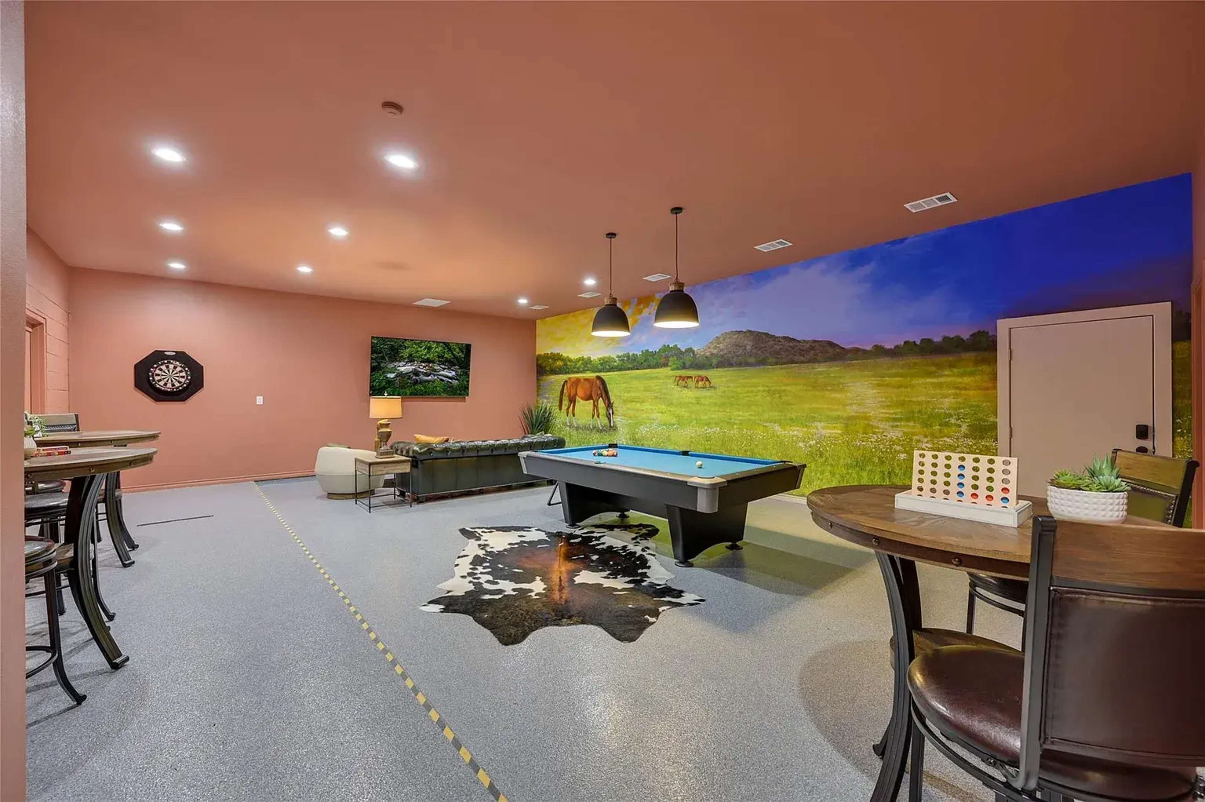 Escape to Luxury: Your Dream 5-Bedroom Country Retreat Awaits! Image in Canyon Lake, Fischer, TX