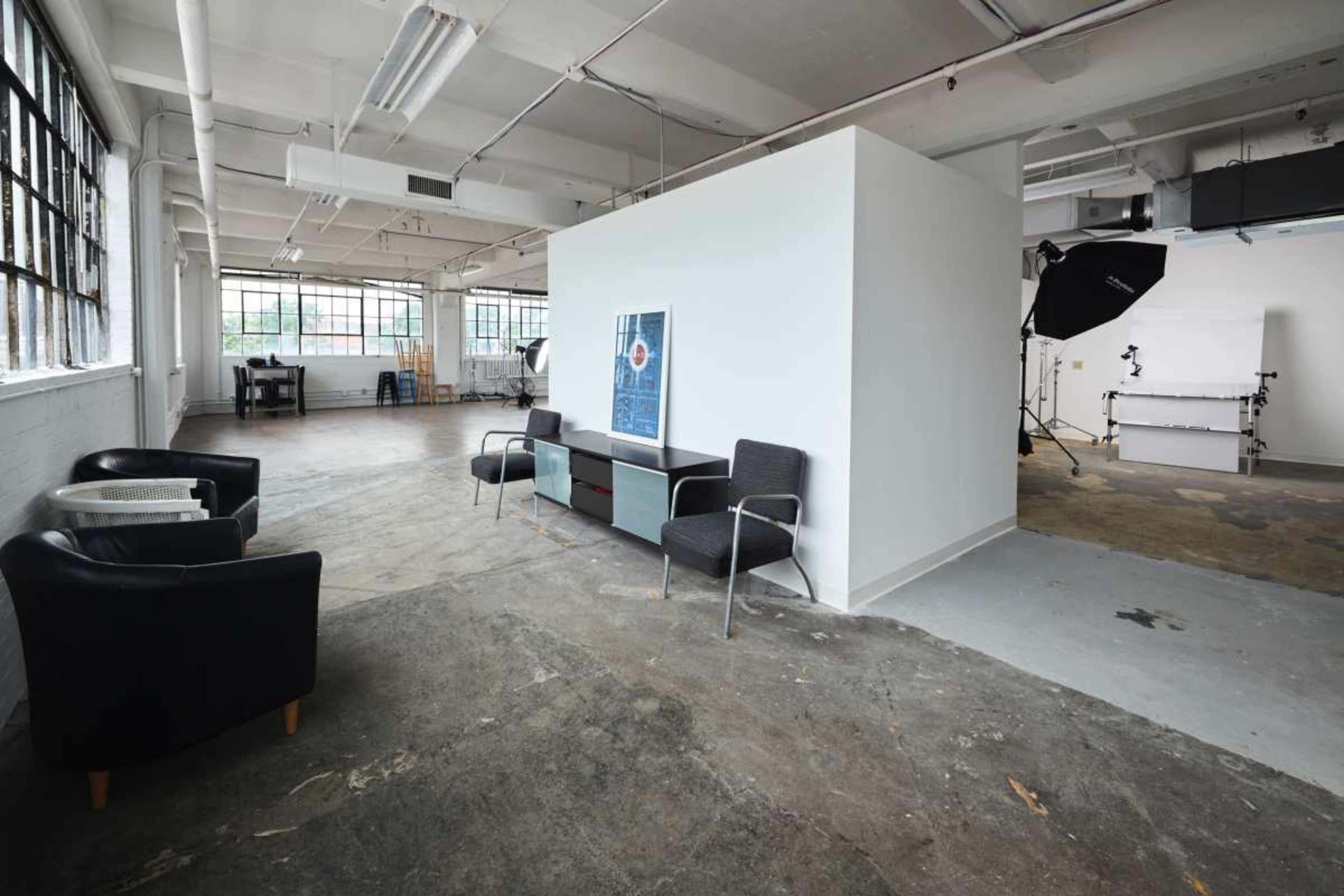 1800+ sq/ft Photo Studio Downtown Indy with skyline view Image in , Indianapolis, IN