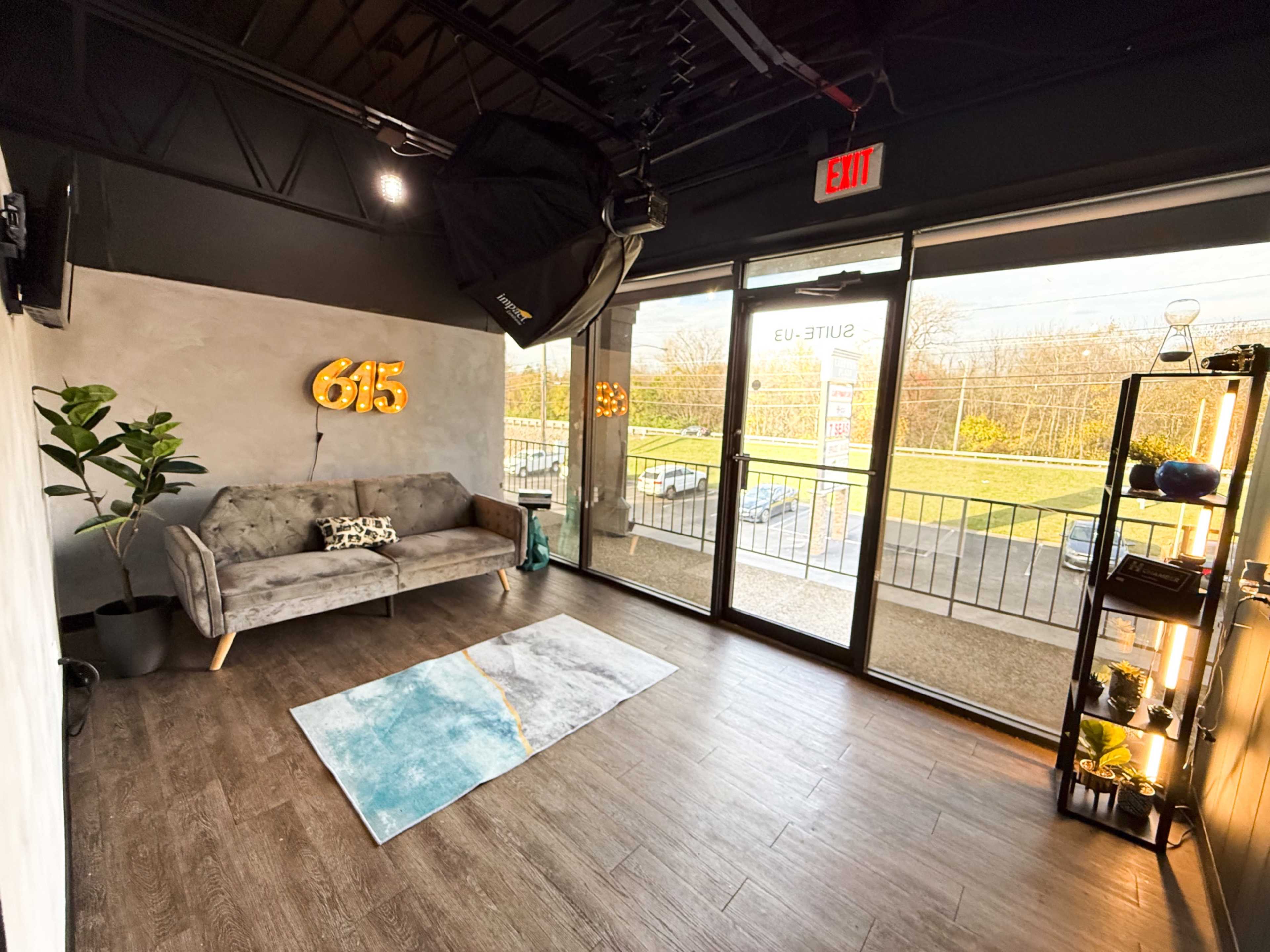 Versatile, Industrial-style Video/Photo/Media Studio in 20 minutes from Downtown Nashville. Image in Hendersonville, Hendersonville, TN