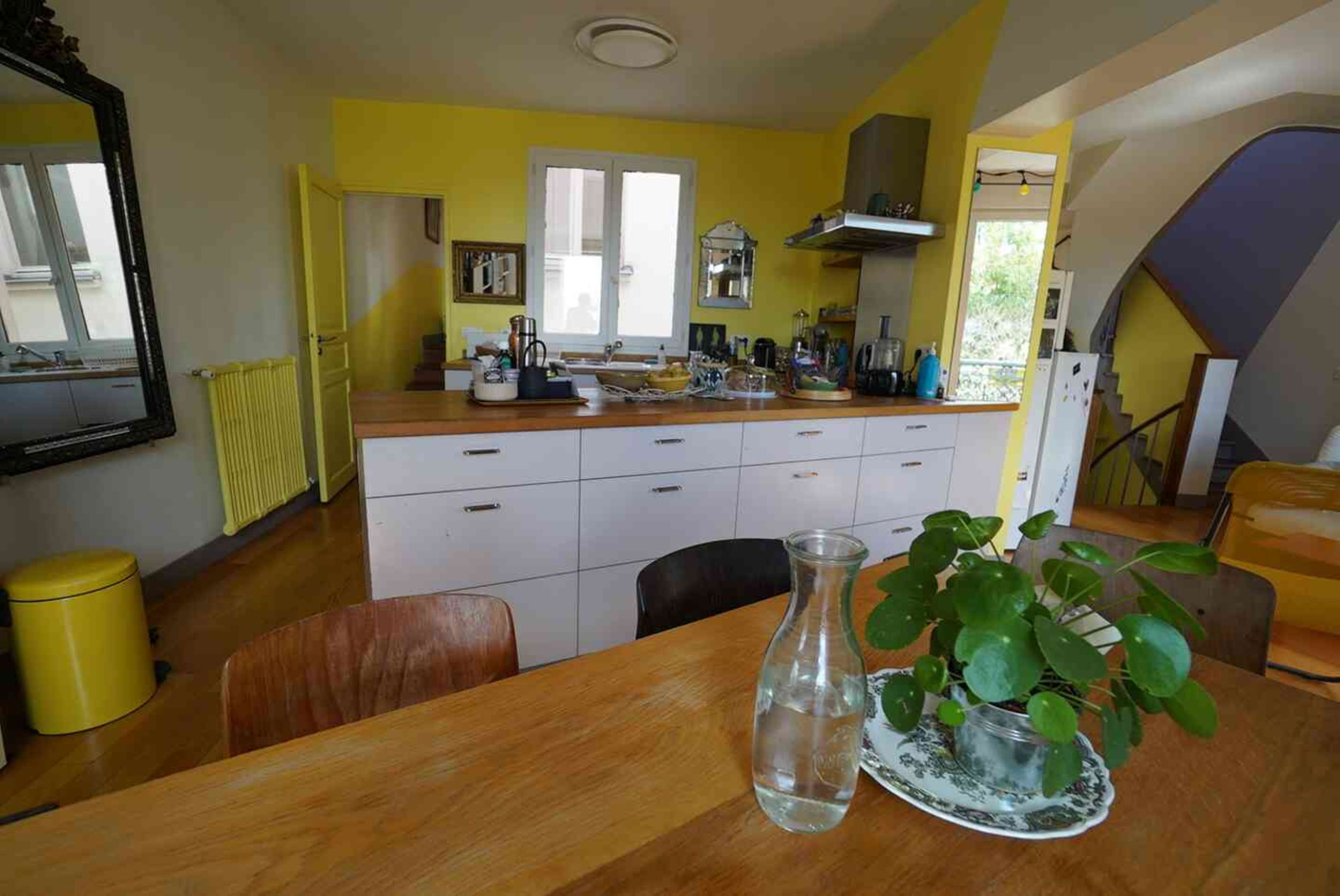 maison joyeuse, comfy, vue sur tout Paris, 5 pièces sur 3 niveaux Image in Belleville, Paris