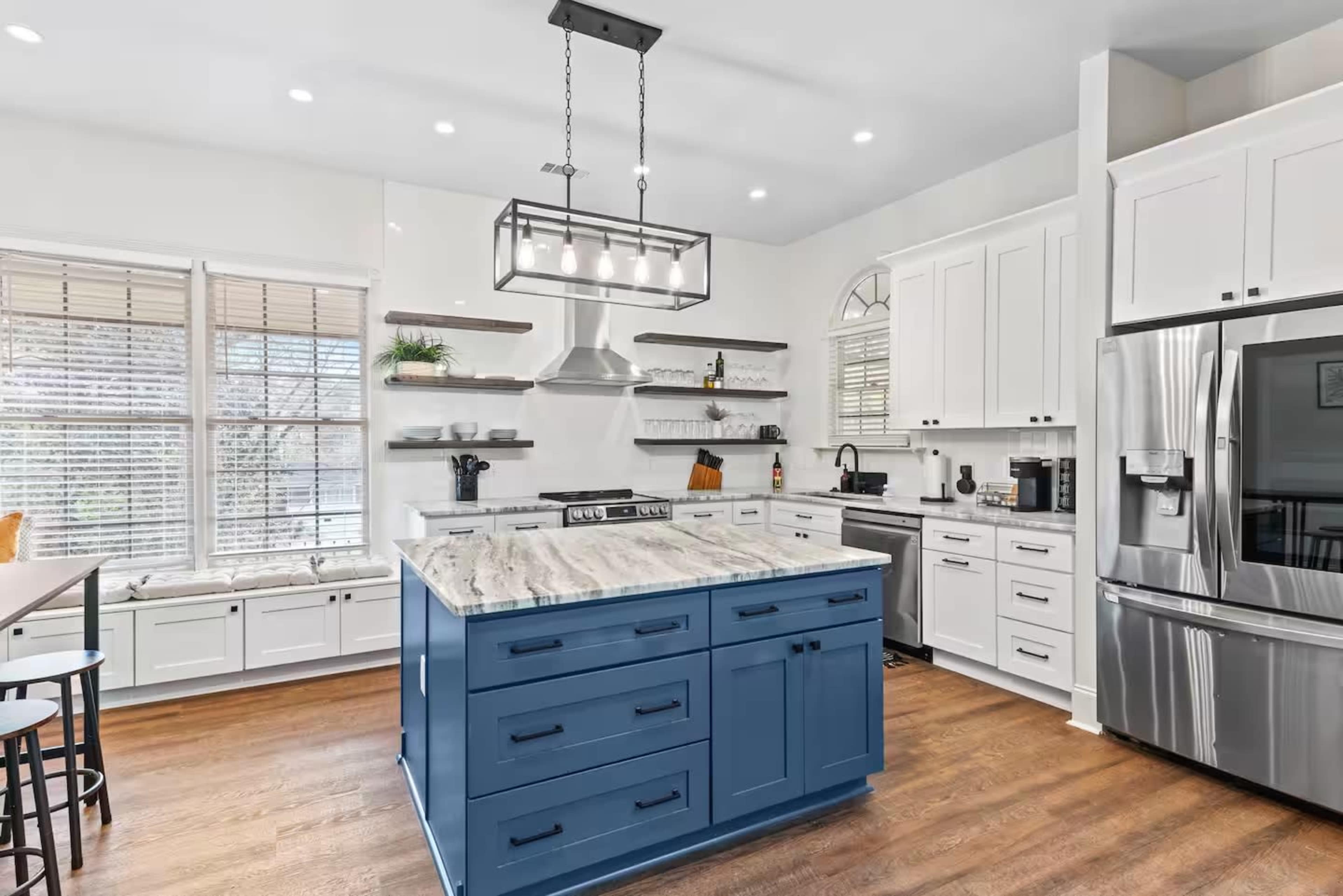 Luxury Intown-ATL Spacious Retreat (6 Rms; 10 Bds) Image in Grove Park, Atlanta, GA