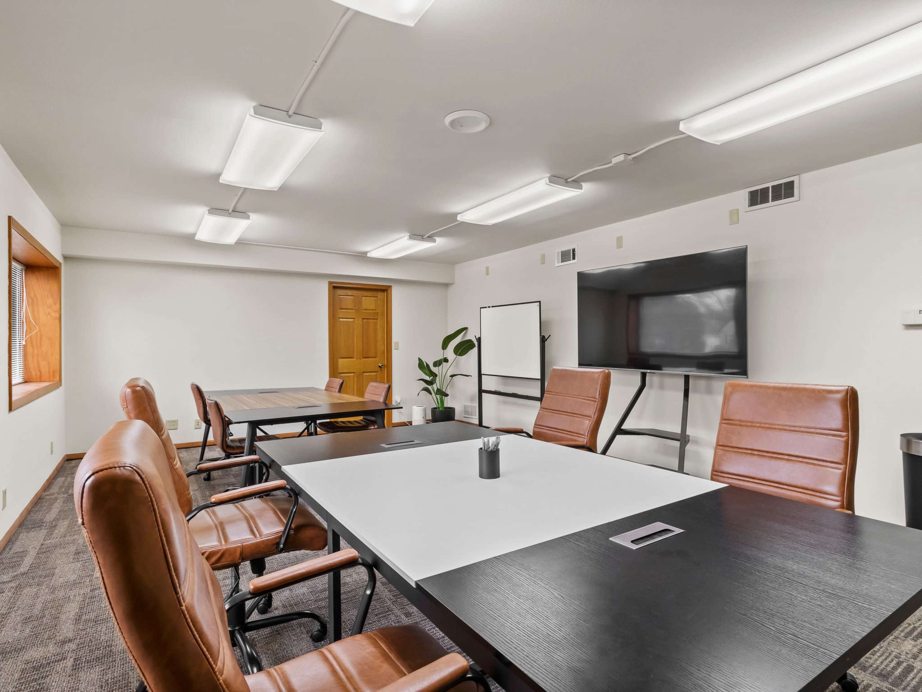 Spacious Conference Room w/ Large Screen & WiFi - Wauwatosa/ Brookfield Image in Brookfield, Brookfield, WI