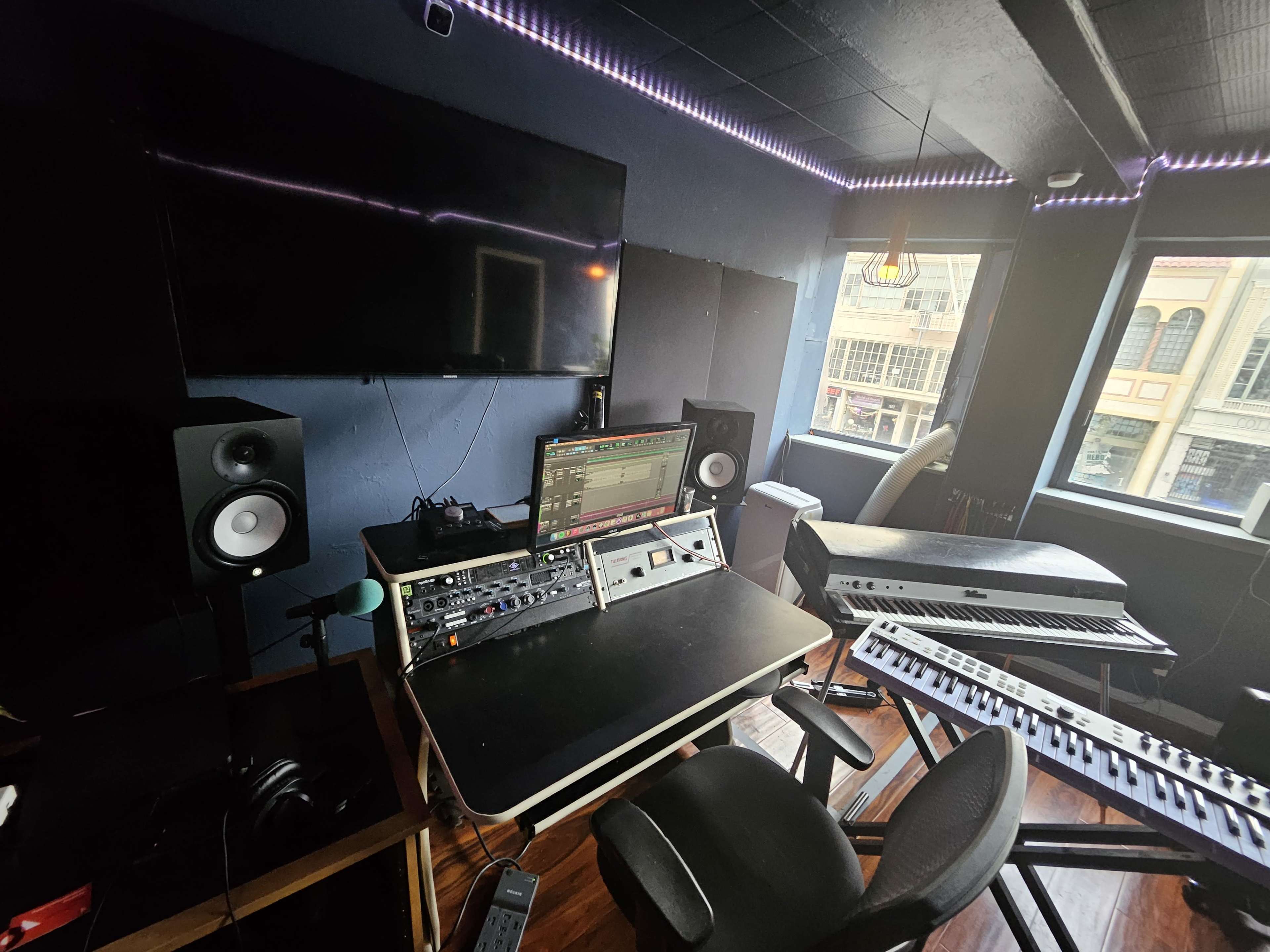 Downtown city view recording studio Image in Downtown Oakland, Oakland, CA