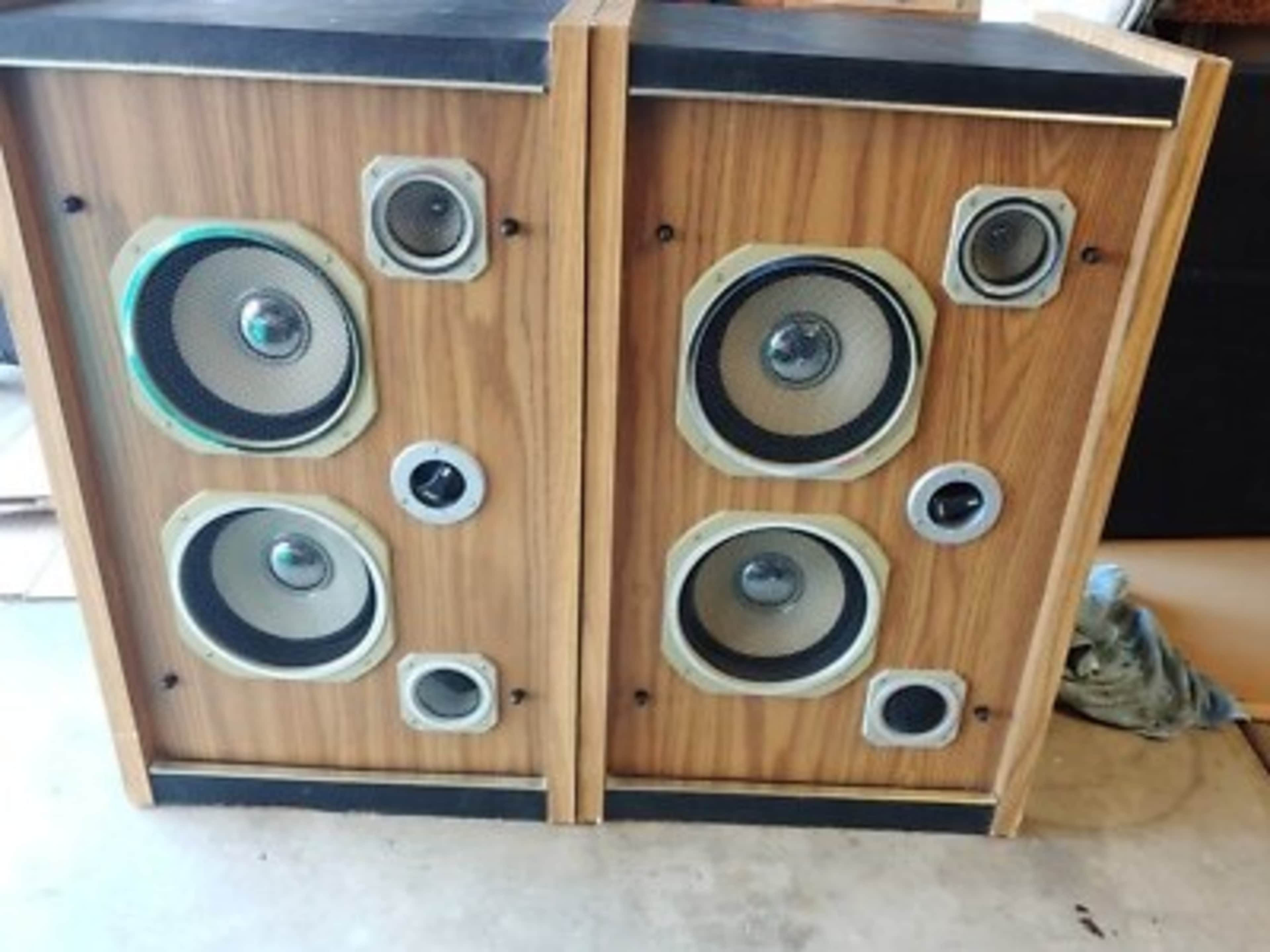 Large amp and speakers for full DJ use