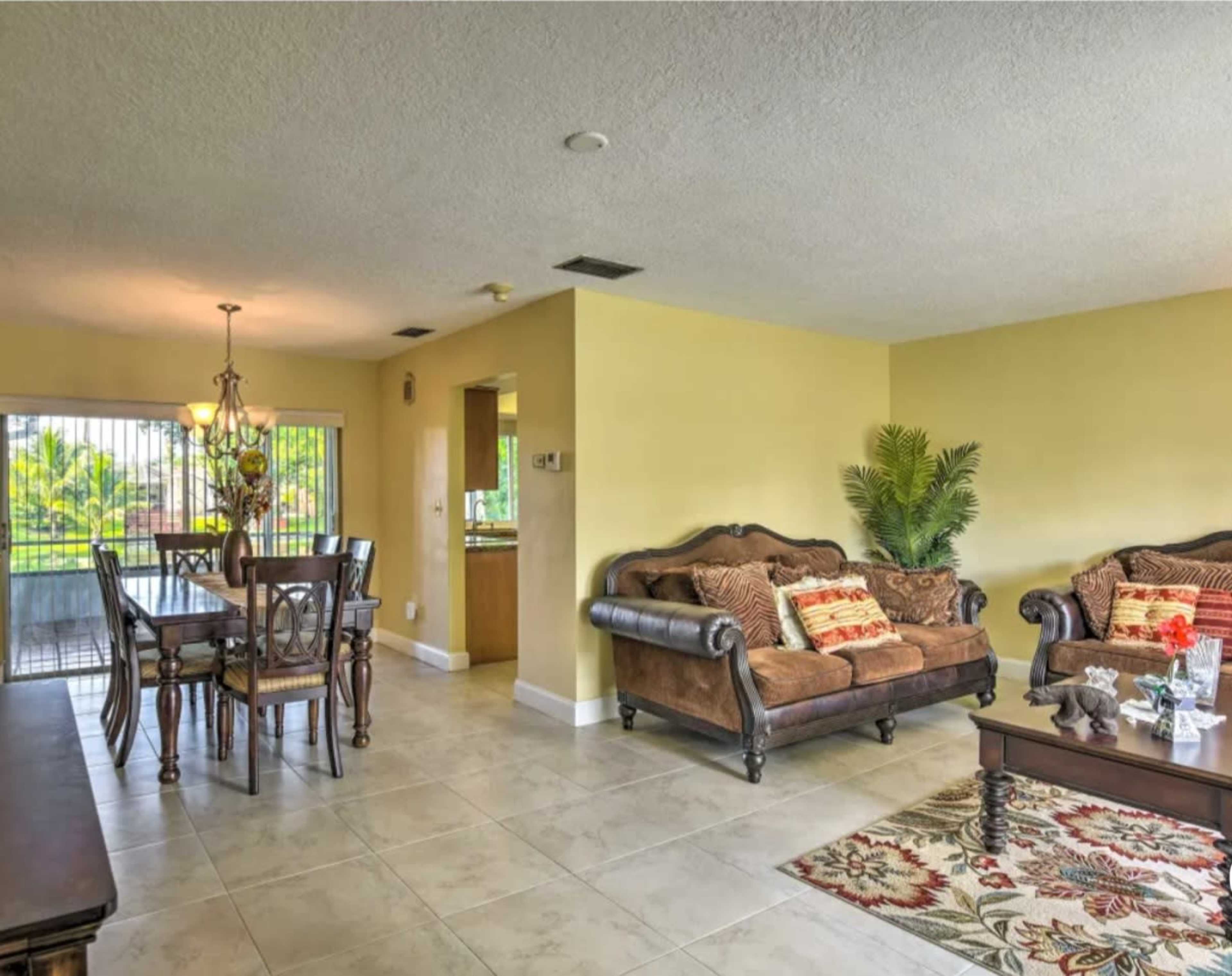 Cute bungalow on the water Image in , Sunrise, FL