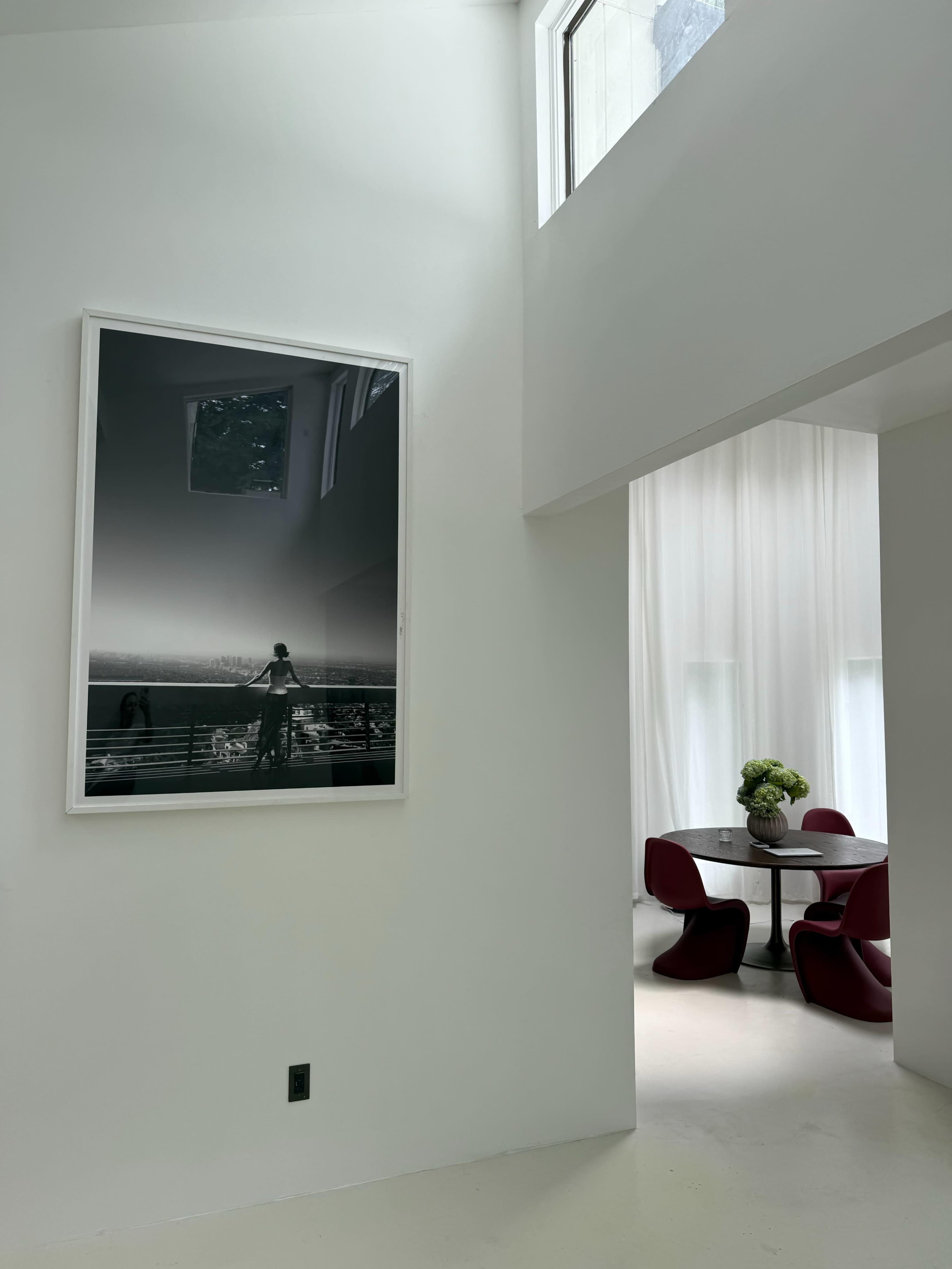 House with high ceilings and lots of light Image in Riverhead, wading river, NY