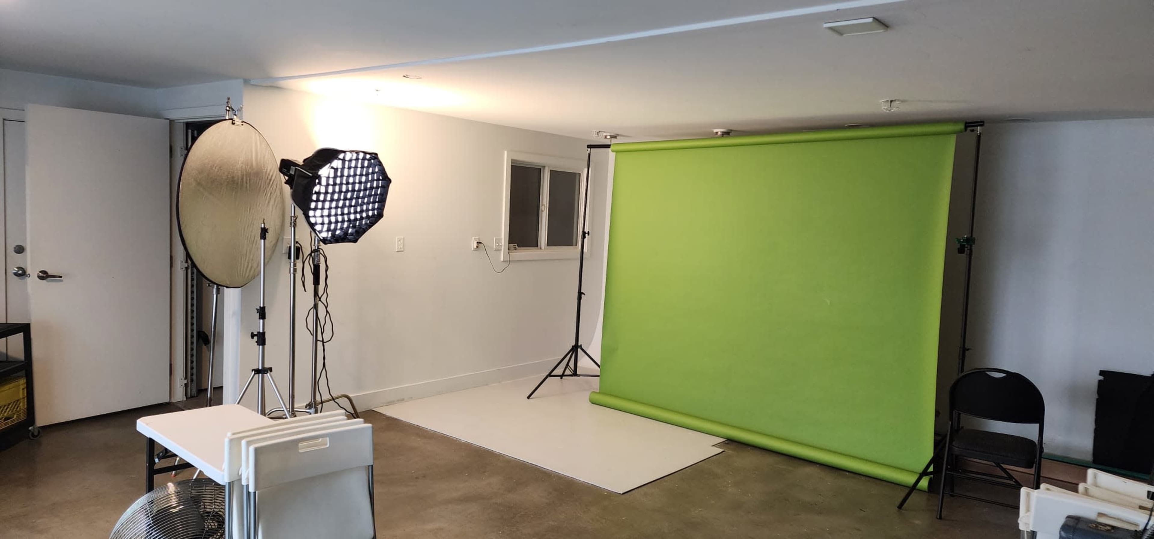 Bright Studio For Photo/Video Shoots w/ Ground Level Access Image in Central Vancouver, Vancouver, BC