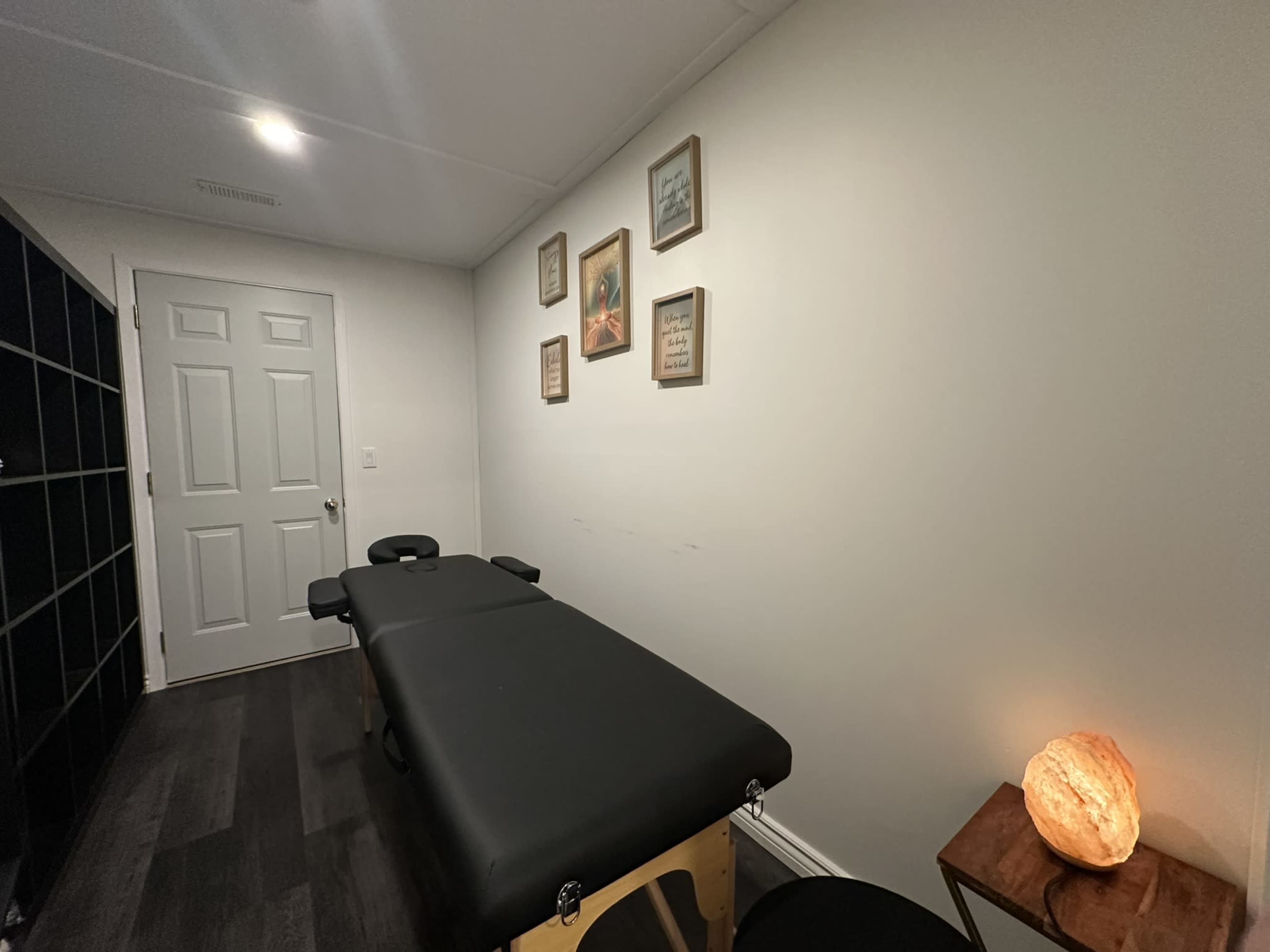 Warm, Intimate Studio for Coaching, Therapy, Healing, or Photoshoots – Barrie Image in Barrie, Barrie, ON