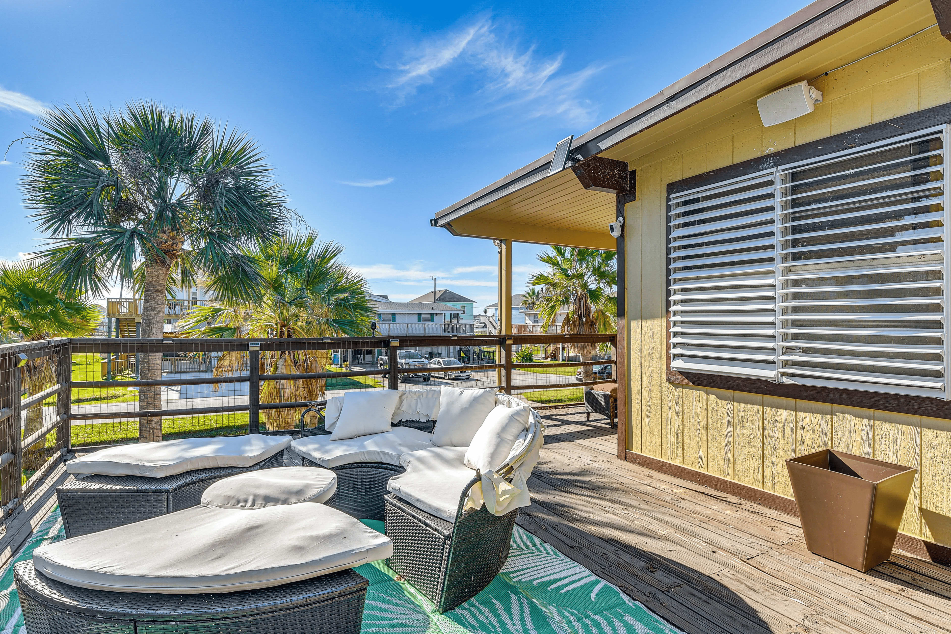 "Casa de Palmeras: Luxe Tropical Retreat with Resort-Style Vibes in Galveston" Image in Galveston, Galveston, TX