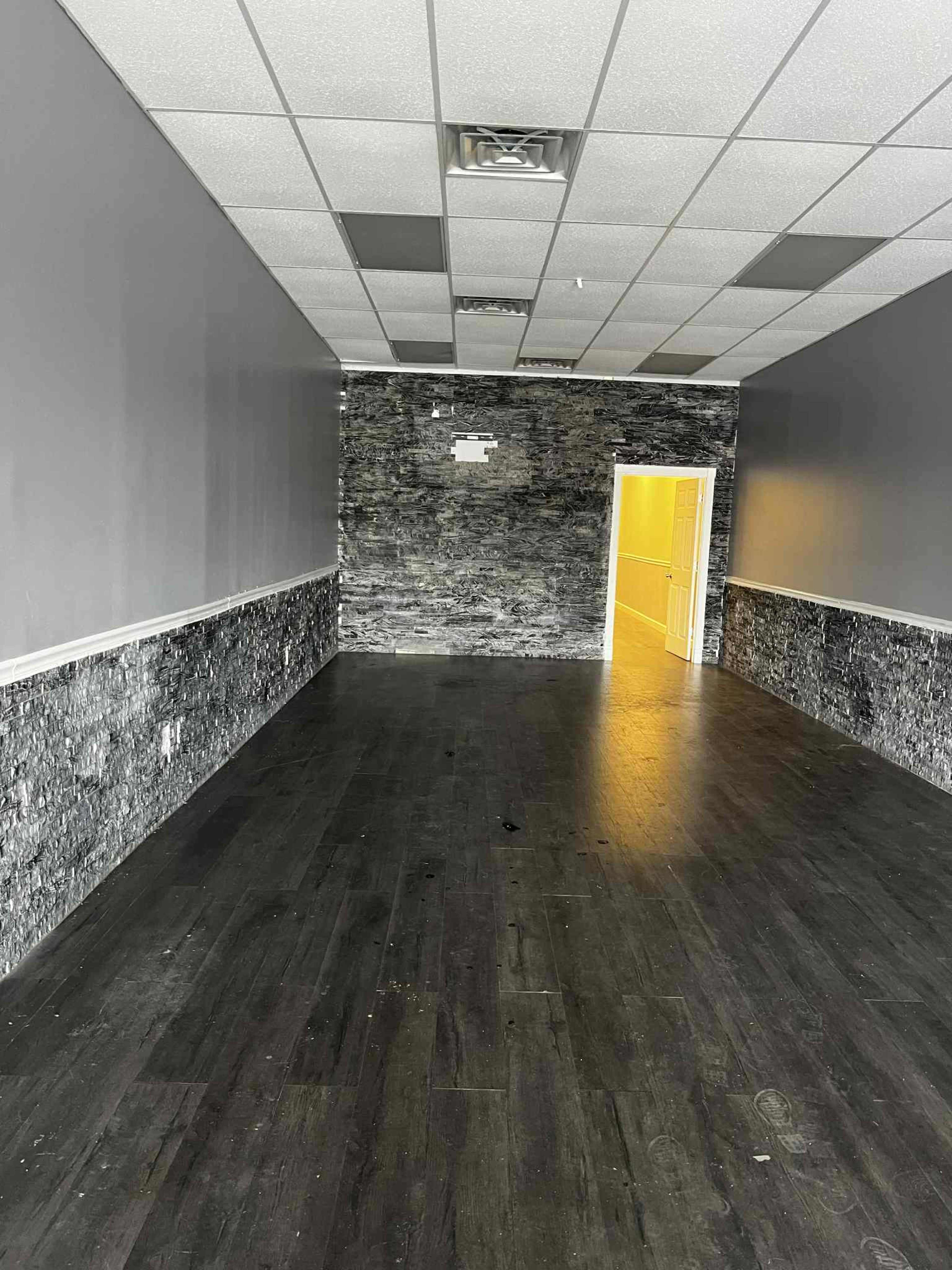 Open, urban 2 room flexible space nestled in the Elmwood park area Image in Montclare, Chicago, IL