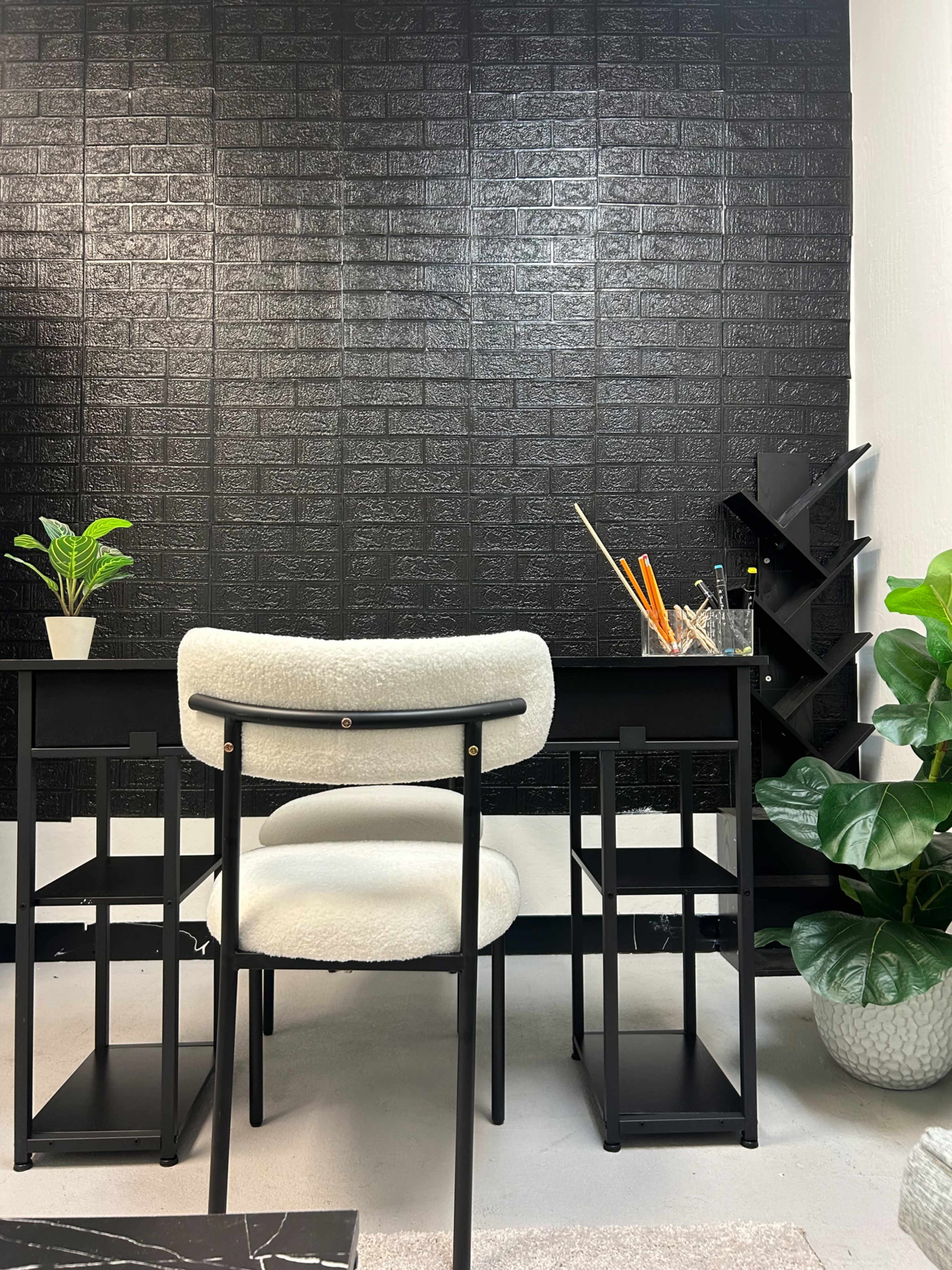 Fully equipped private office Image in Alhambra, Phoenix, AZ