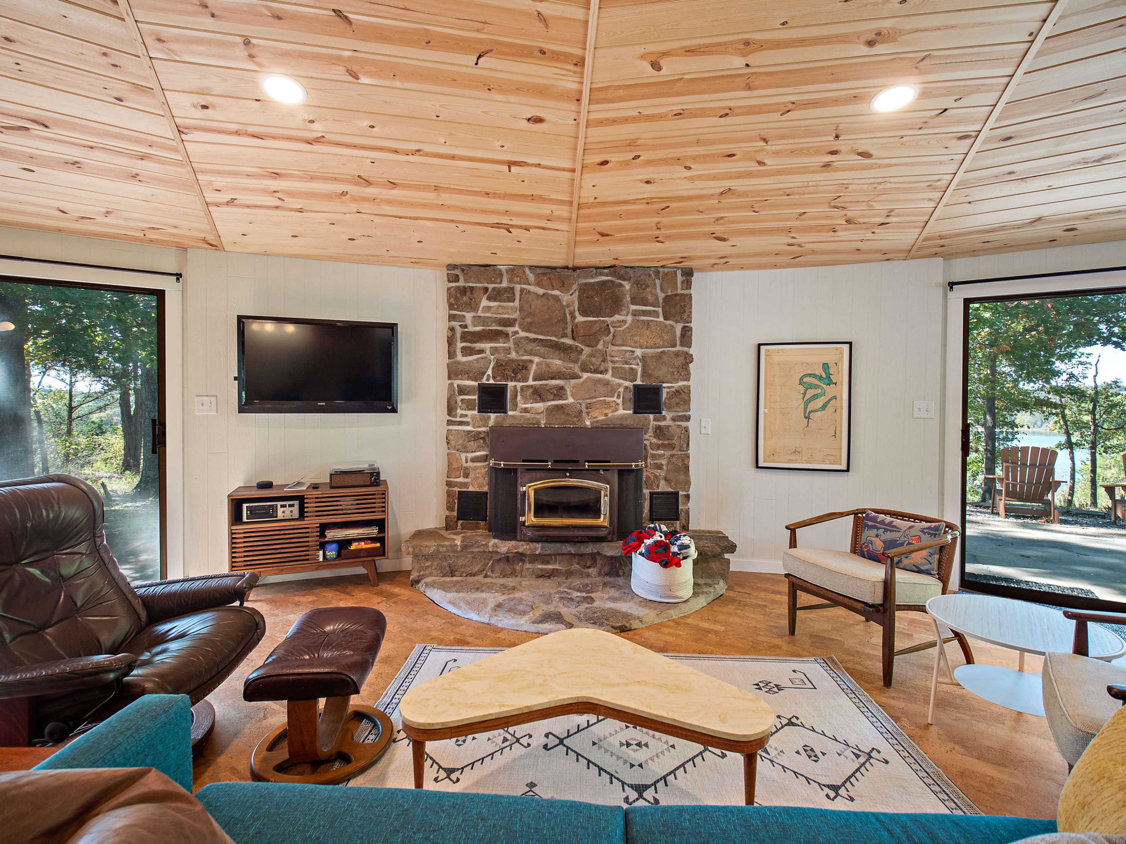 Unique, Round Mid-Century Lake Home Image in White River Township, Shell Knob, MO
