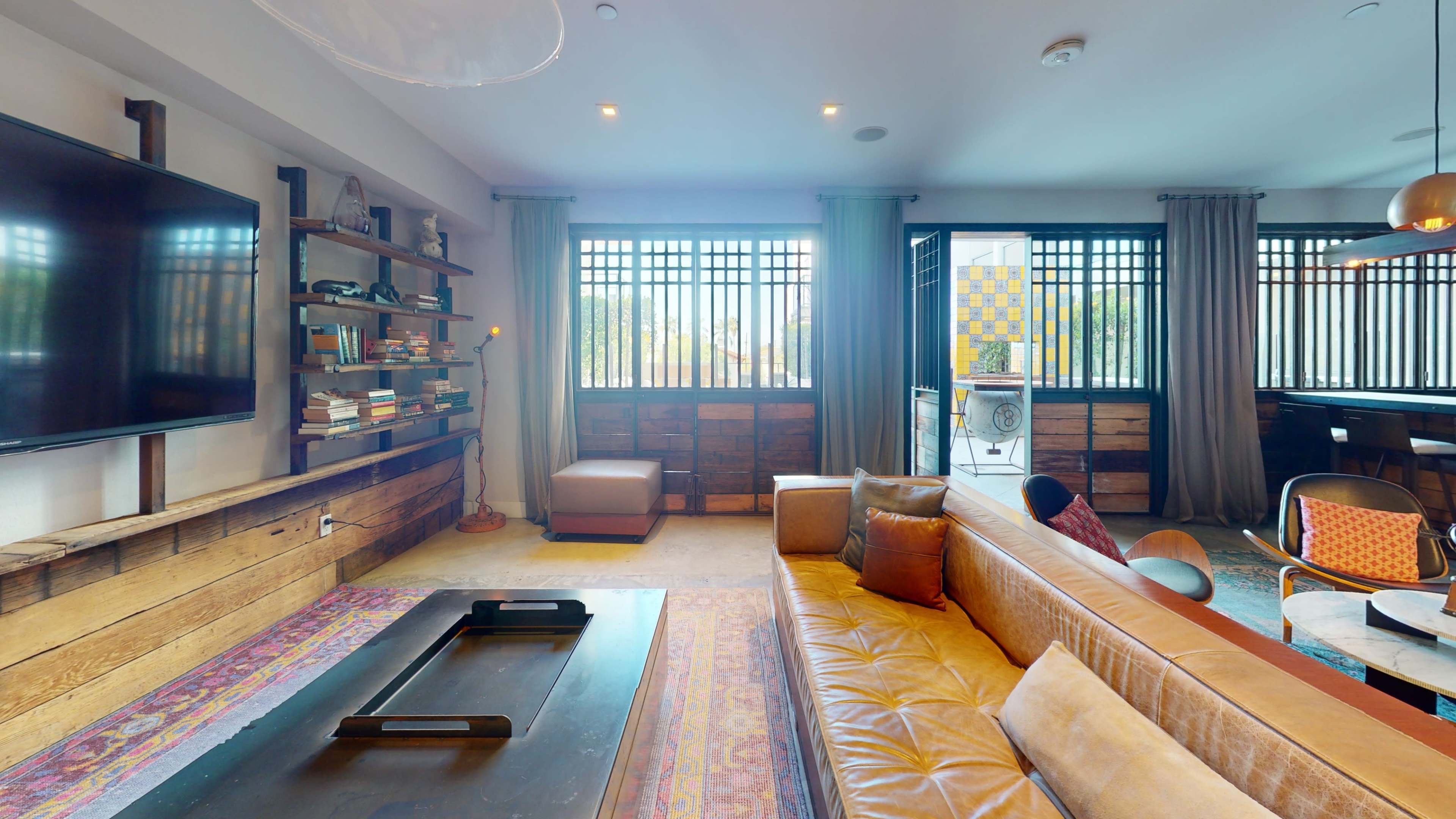 Amazing Lounge with Kitchenette Image in Bankers Hill, San Diego, CA