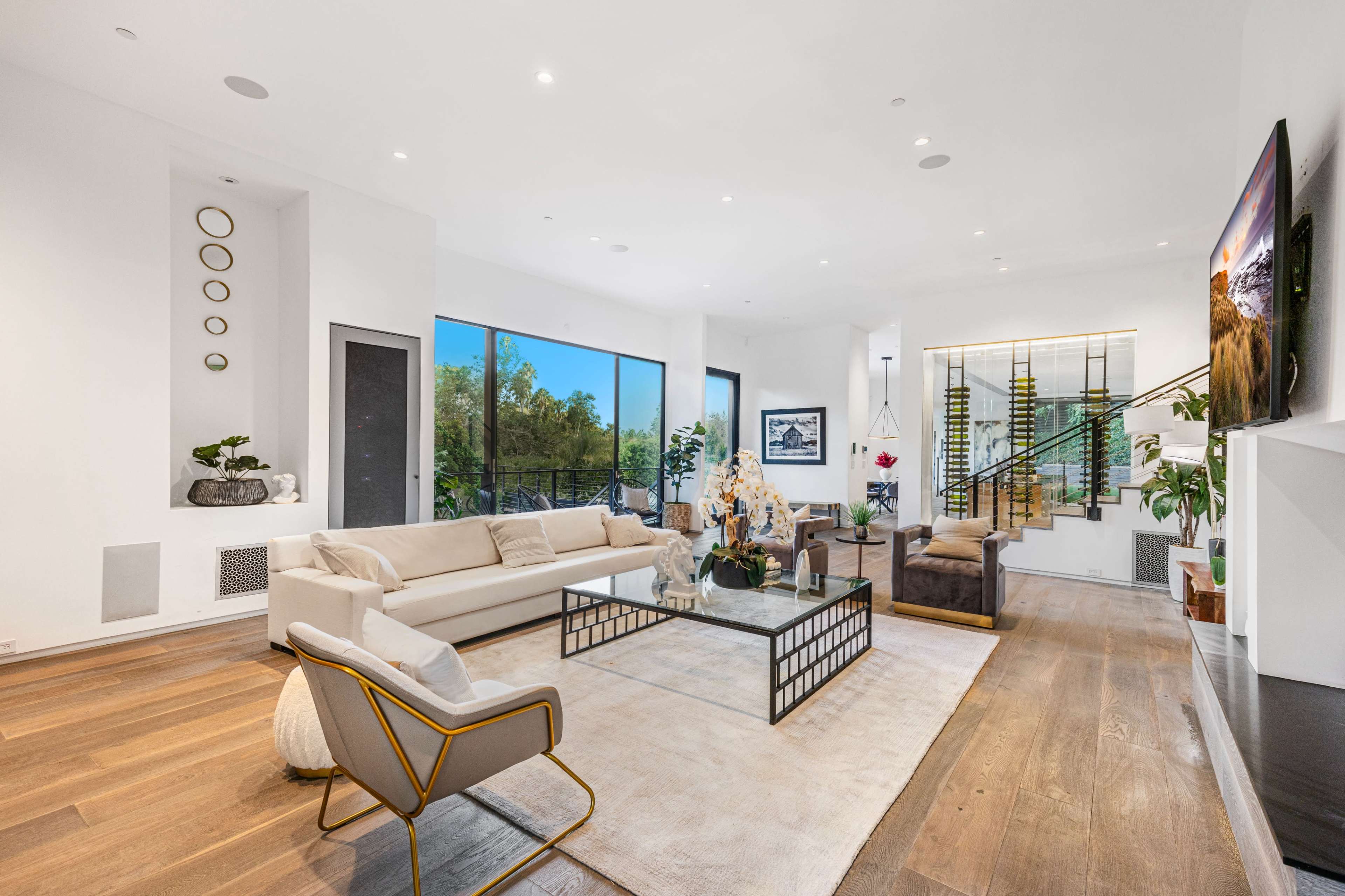 BEVERLY GLEN HILLSIDE CONTEMPORARY ESTATE Image in Bel Air, Los Angeles, CA