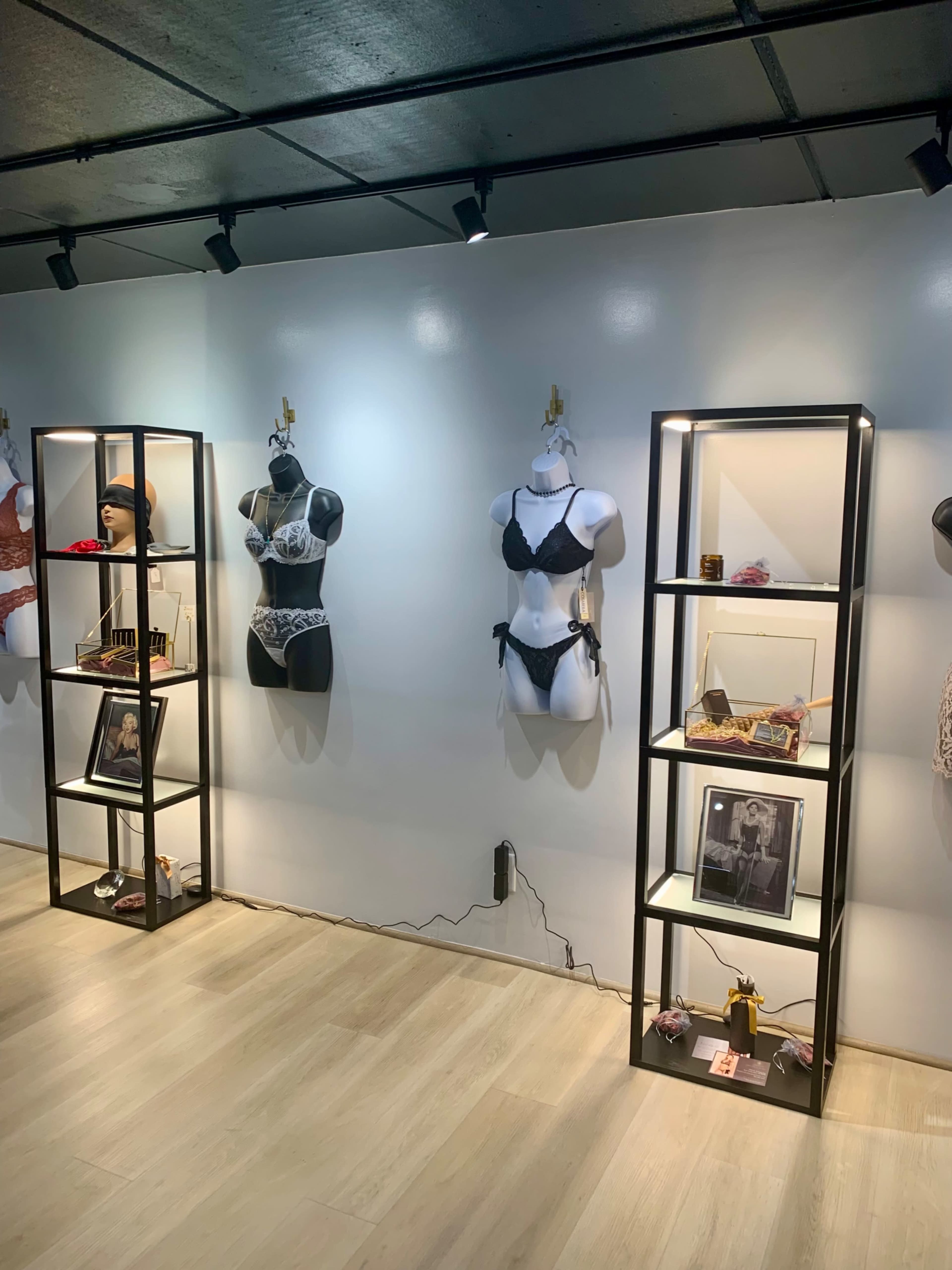 Pop up shop space available inside existing boutique! Image in East Fort Lauderdale, Fort Lauderdale, FL