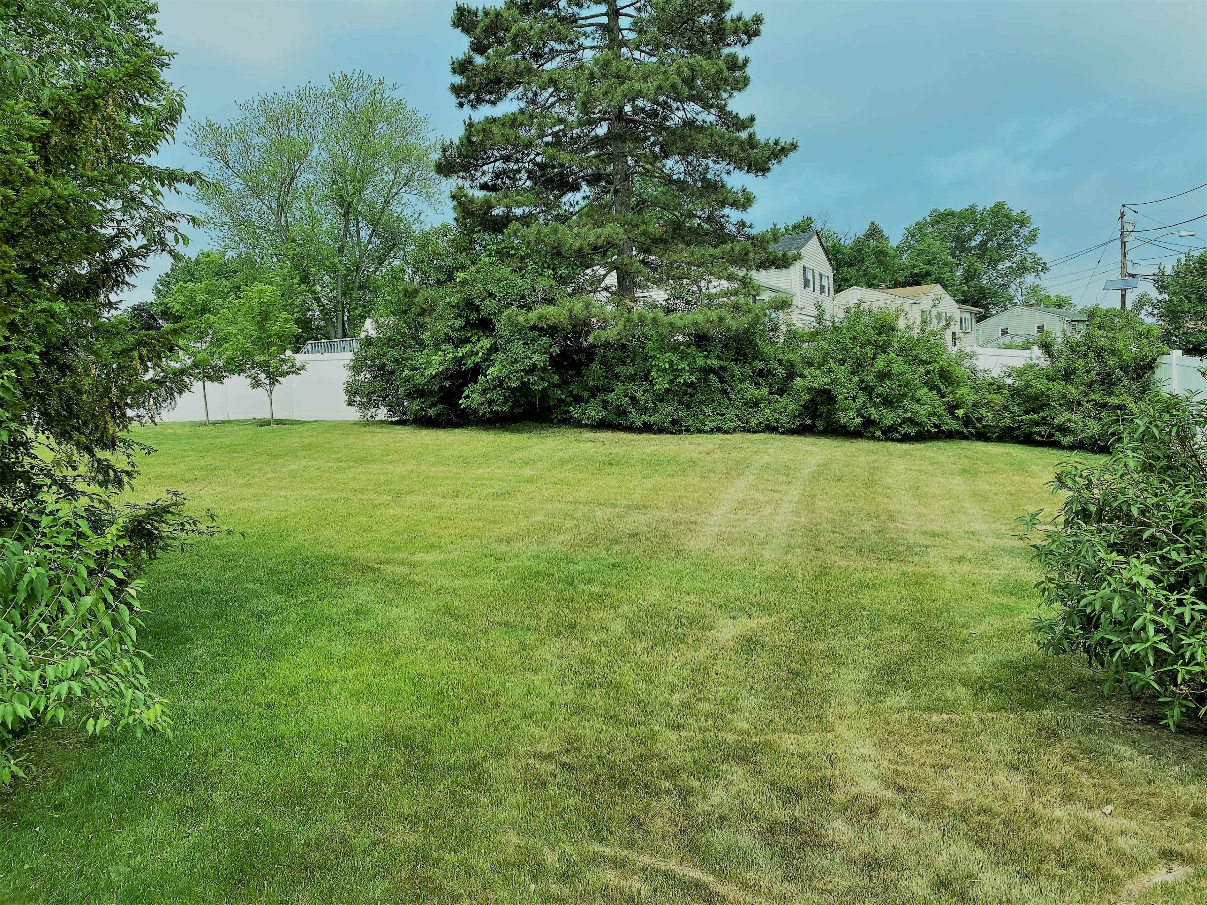 Large backyard, perfect for your event Image in Somerset, Somerset, NJ