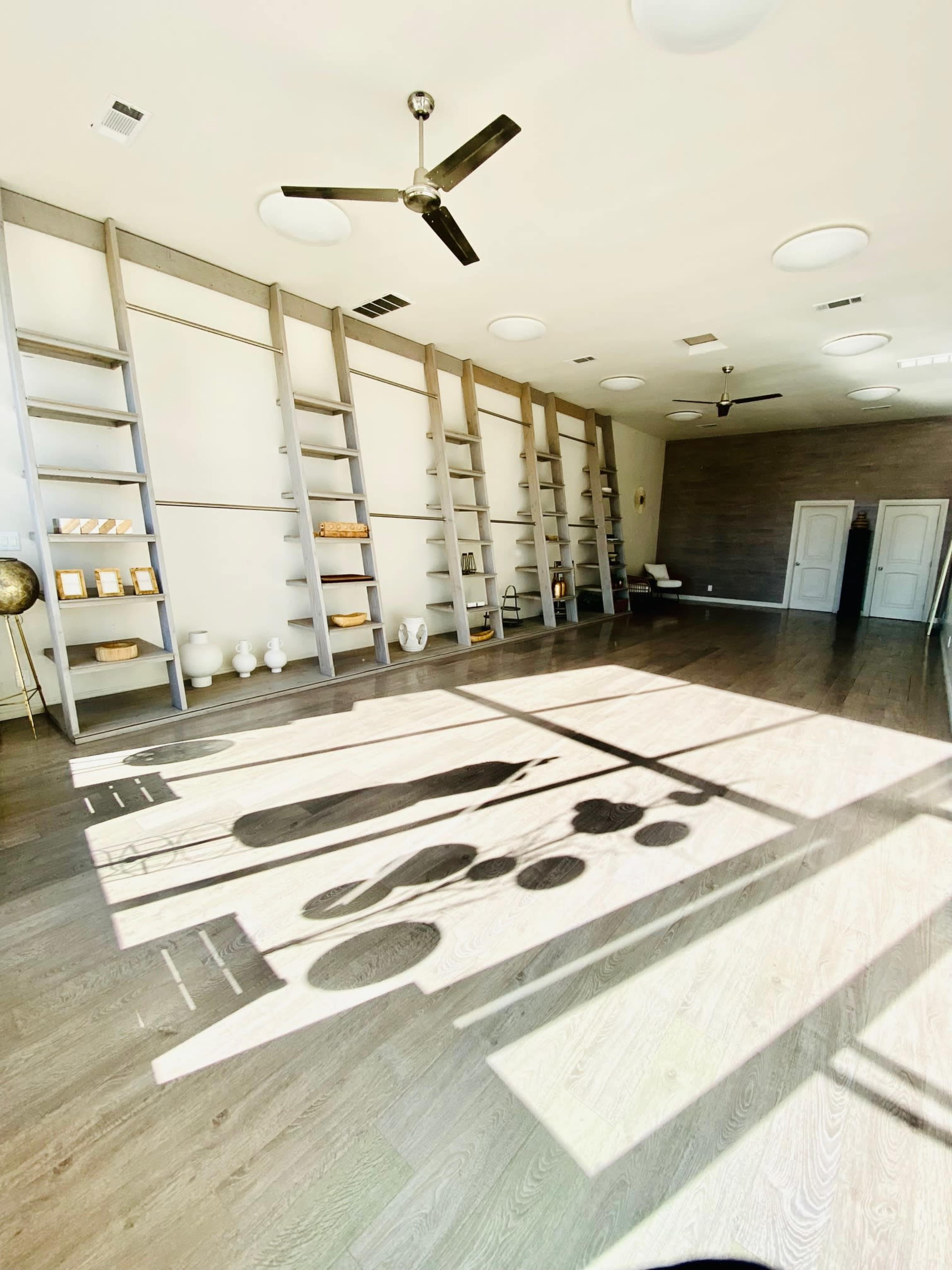 Modern Space  Photoshoots, Offsites, Meetings, Classes & more Image in Altadena, Altadena, CA