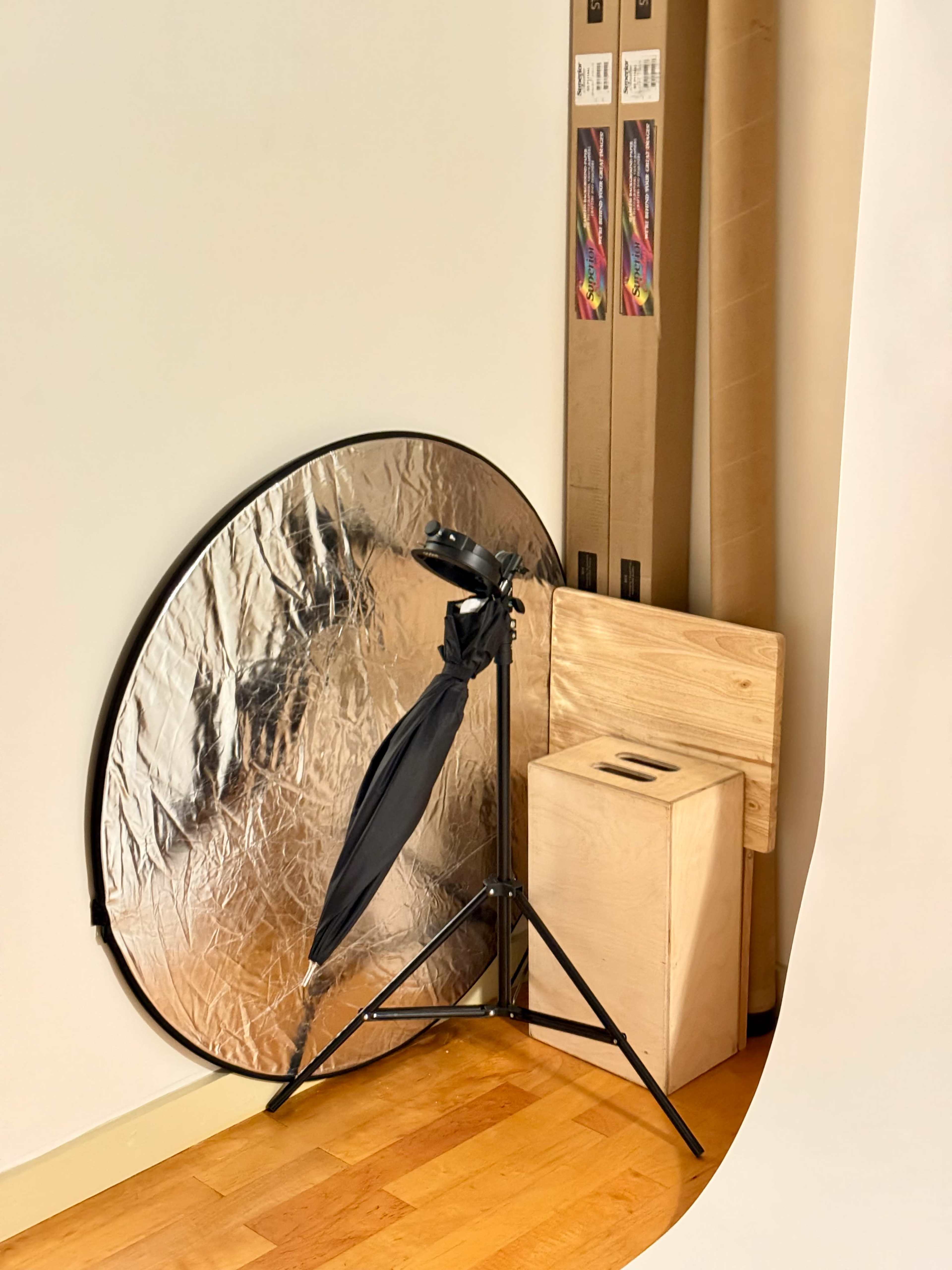 Minimalist Photo Studio w/ Backdrops & Cozy Lounge - Perfect for Creatives Image in Downtown Atlanta, Atlanta, GA