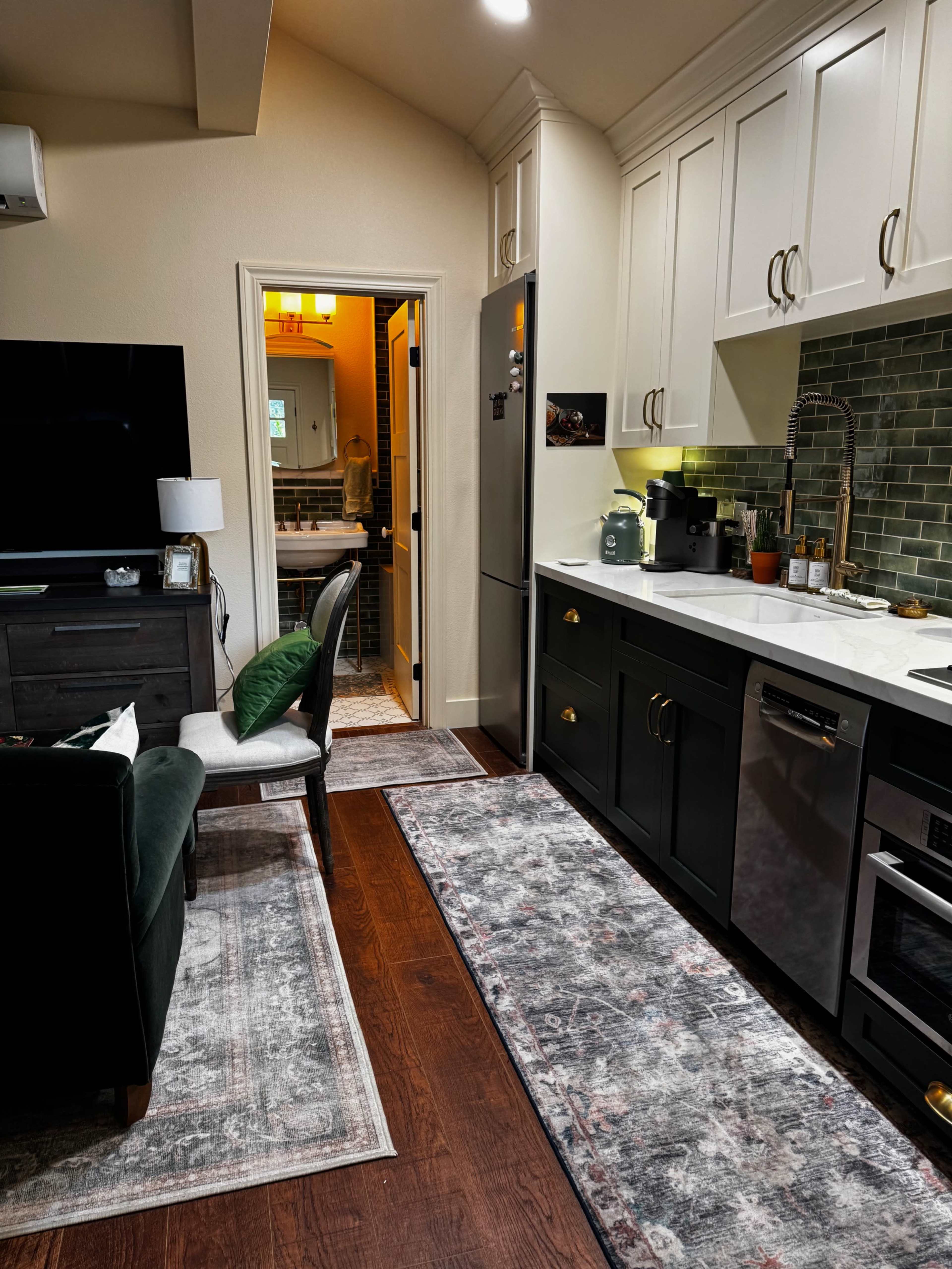 Village Studio apartment easy walk to 5C's and Village Image in Claremont, Claremont, CA