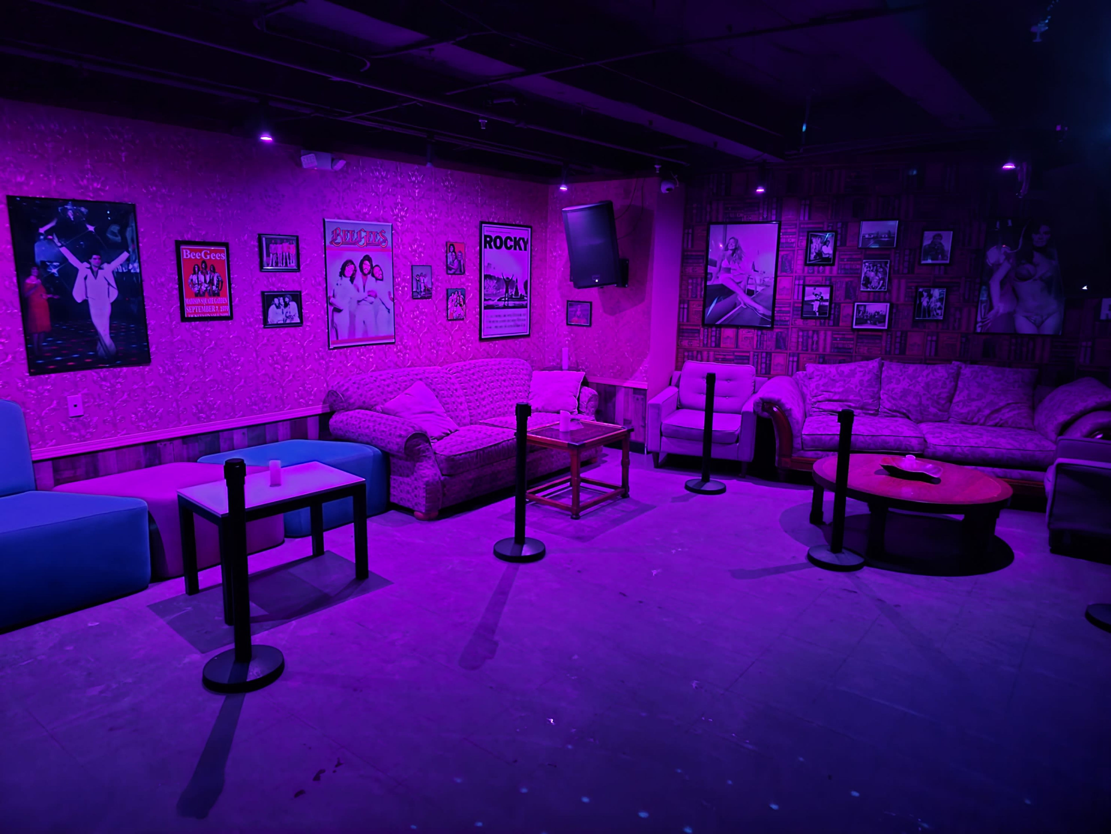 Bar and lounge in San Francisco's financial district with live music and immersive visuals. Image in Union Square, San Francisco, CA