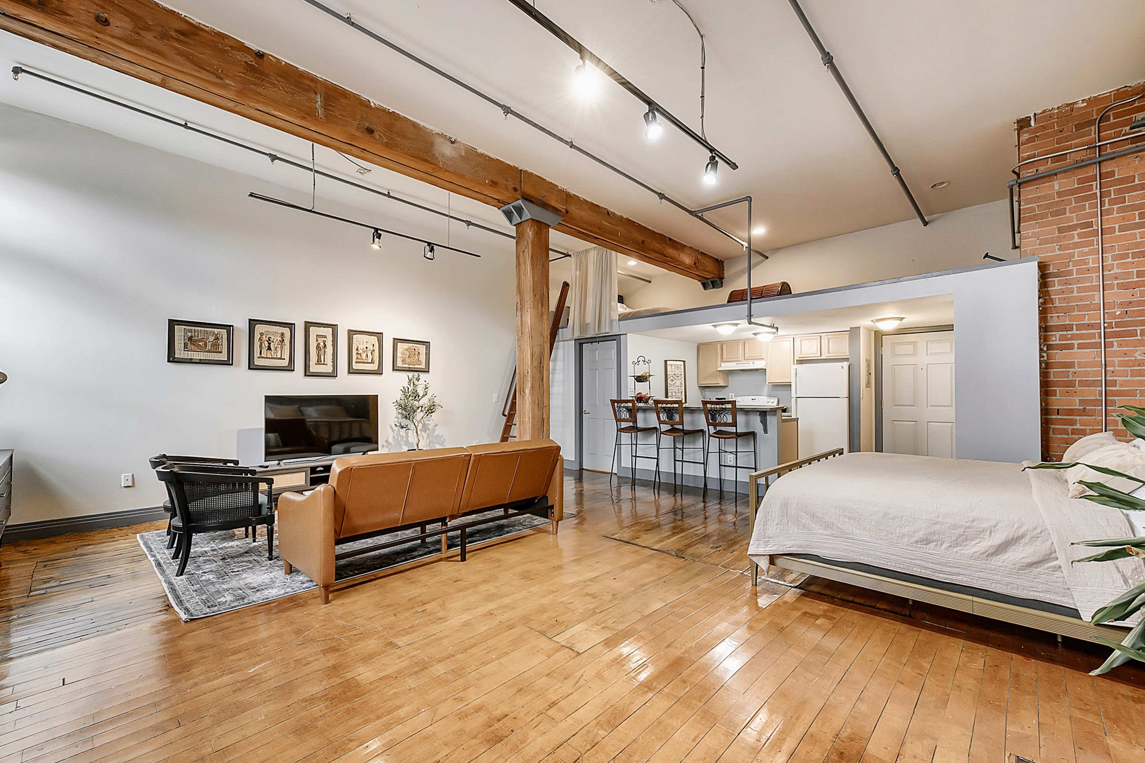 Industrial Studio Loft next to train junction and urban nature preserve Image in Russell Industrial, Detroit, MI