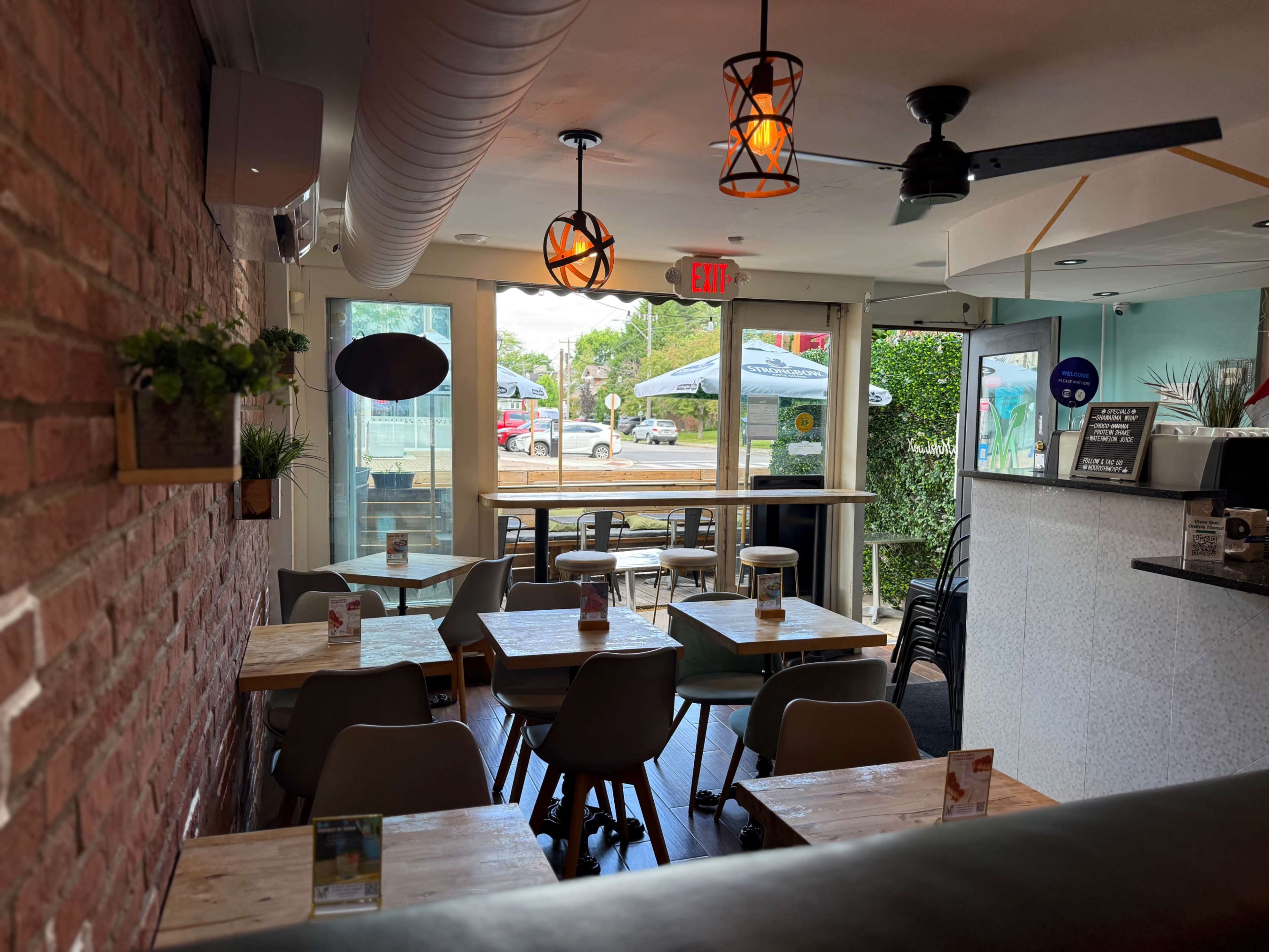 Trendy Lakeshore Restaurant/Cafe with Exposed Brick Image in Port Credit, Mississauga, ON