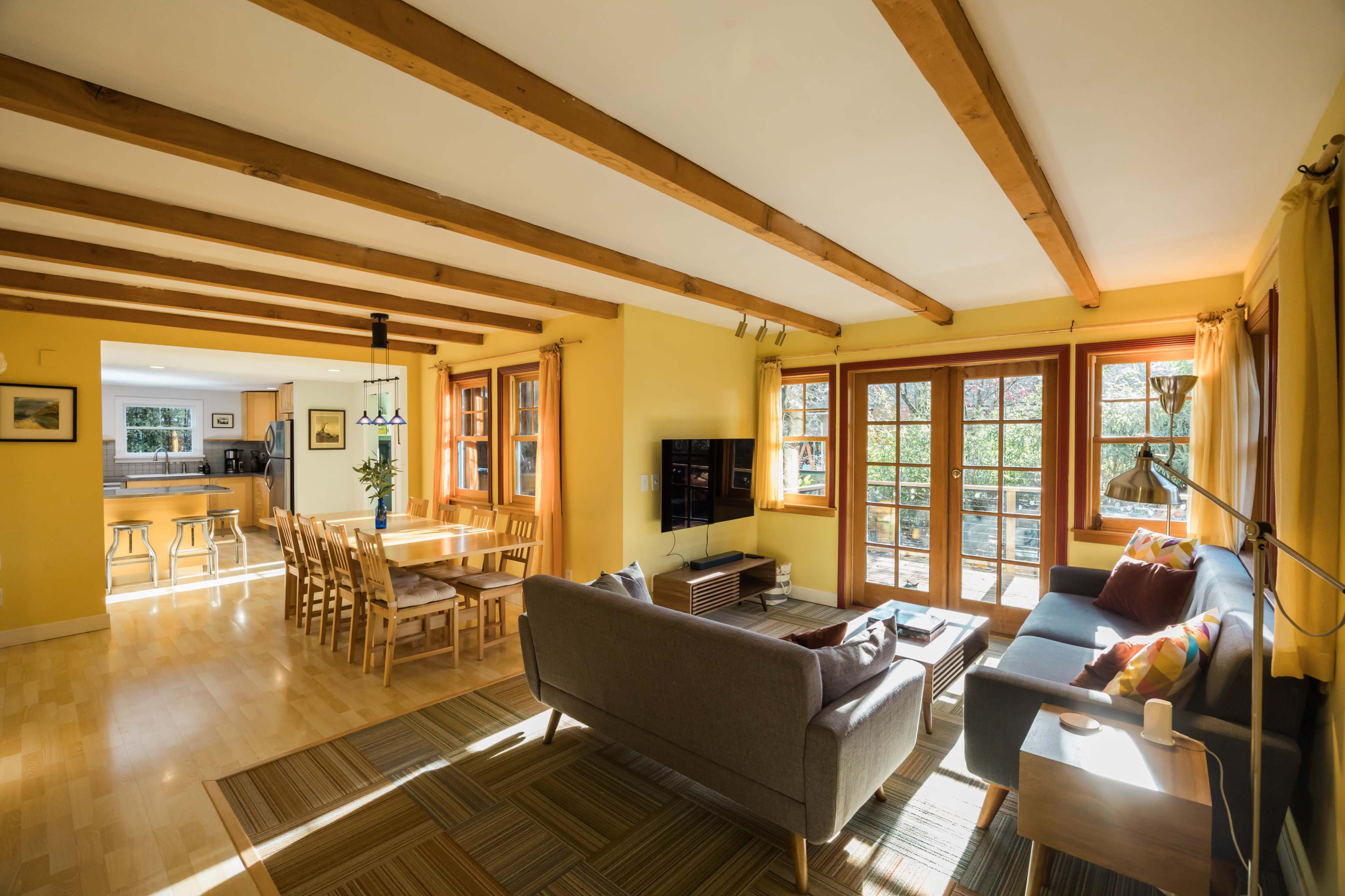 Green Lake Walden - Spacious 5 bedroom - Fire Pit - Garden Oasis Image in Licton Springs, Seattle, WA