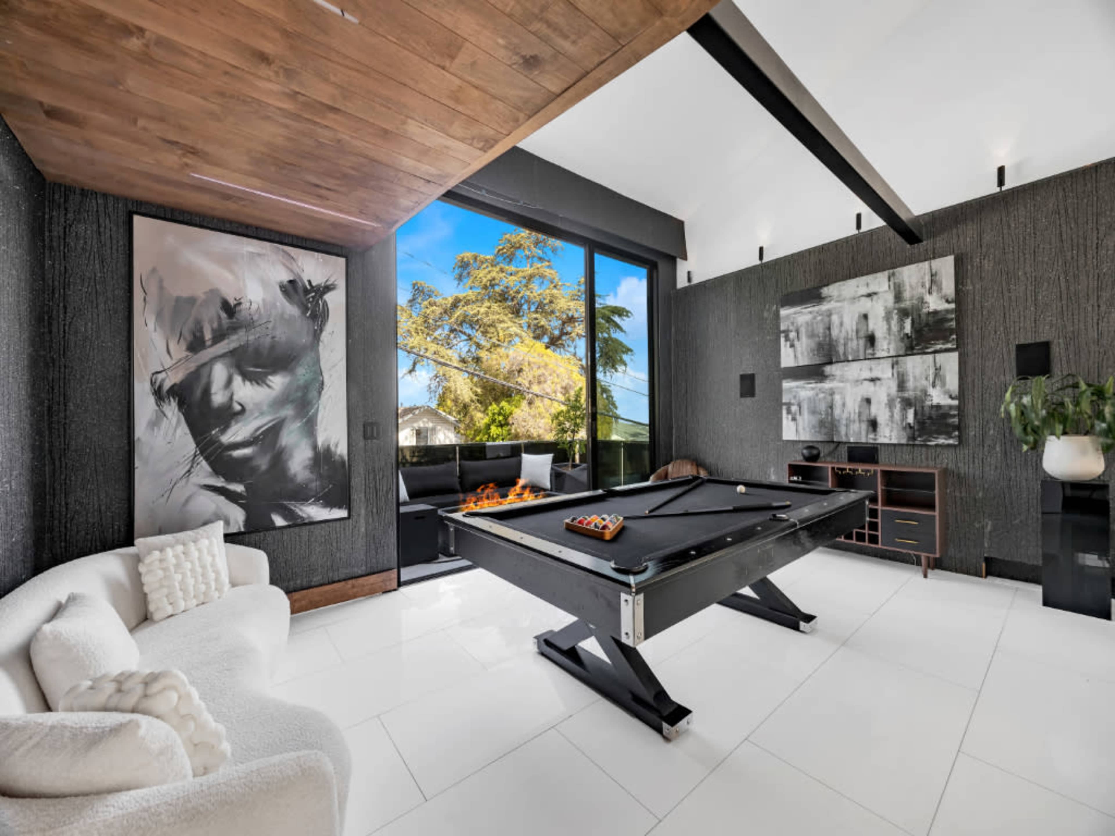 ICONIC MODERN VILLA WITH EPIC VIEWS & BOLD DESIGN Image in Central LA, Los Angeles, CA