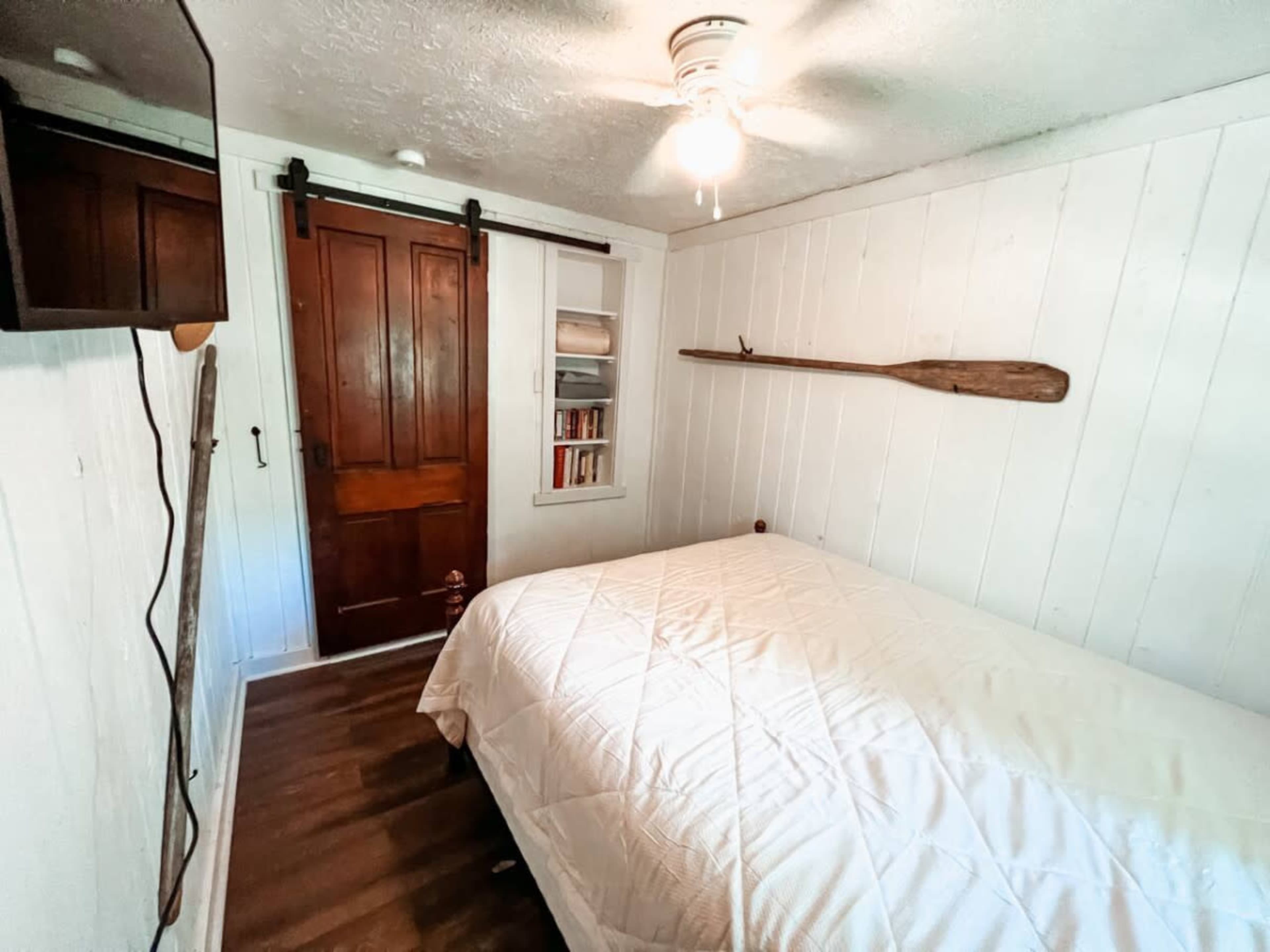 Lake front cabin peaceful , hot tub, and fire pit Image in Jefferson Township, Martinsville, IN