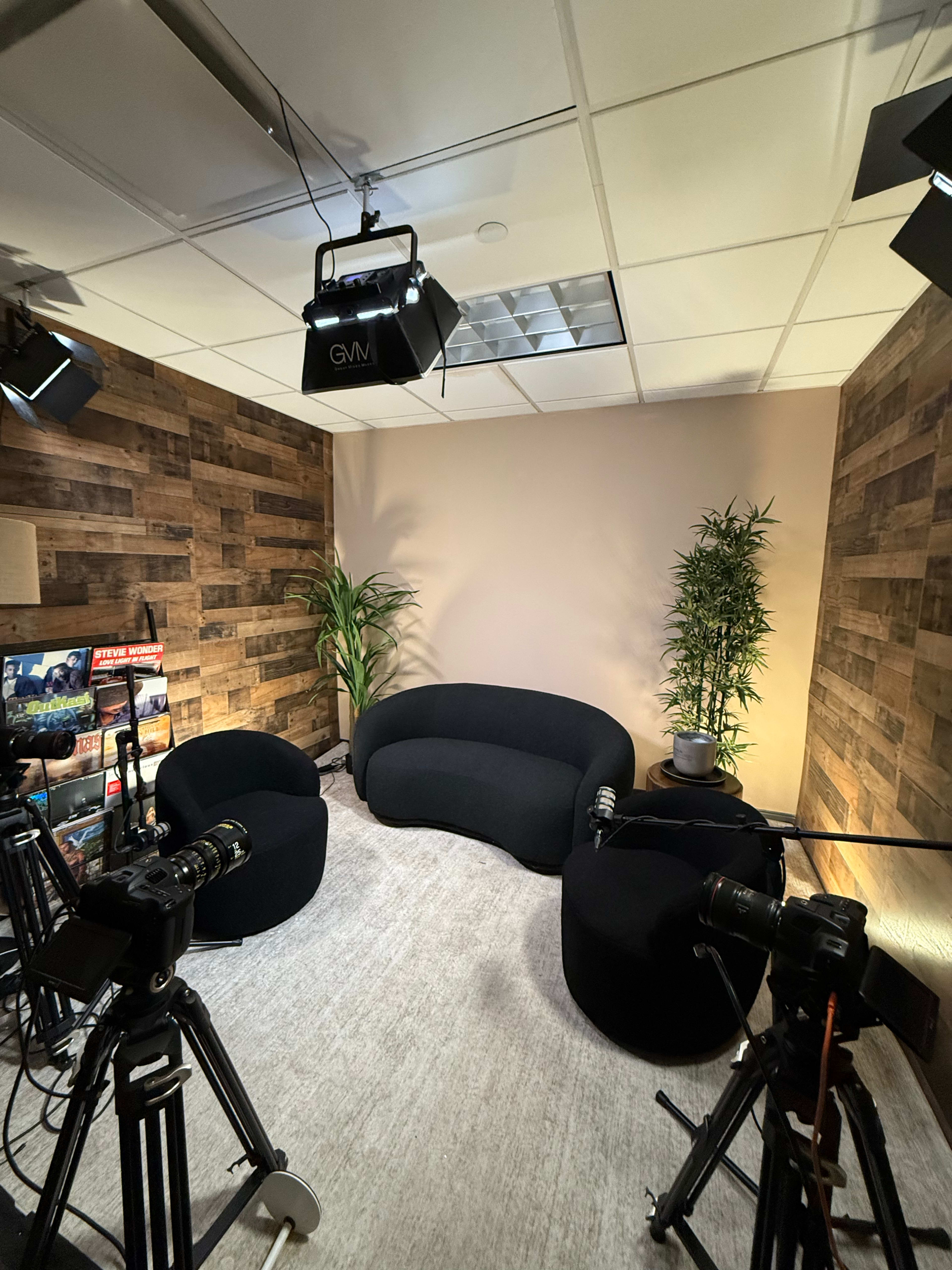 Chic Midtown Podcast Studio Image in Midtown Manhattan, New York, NY
