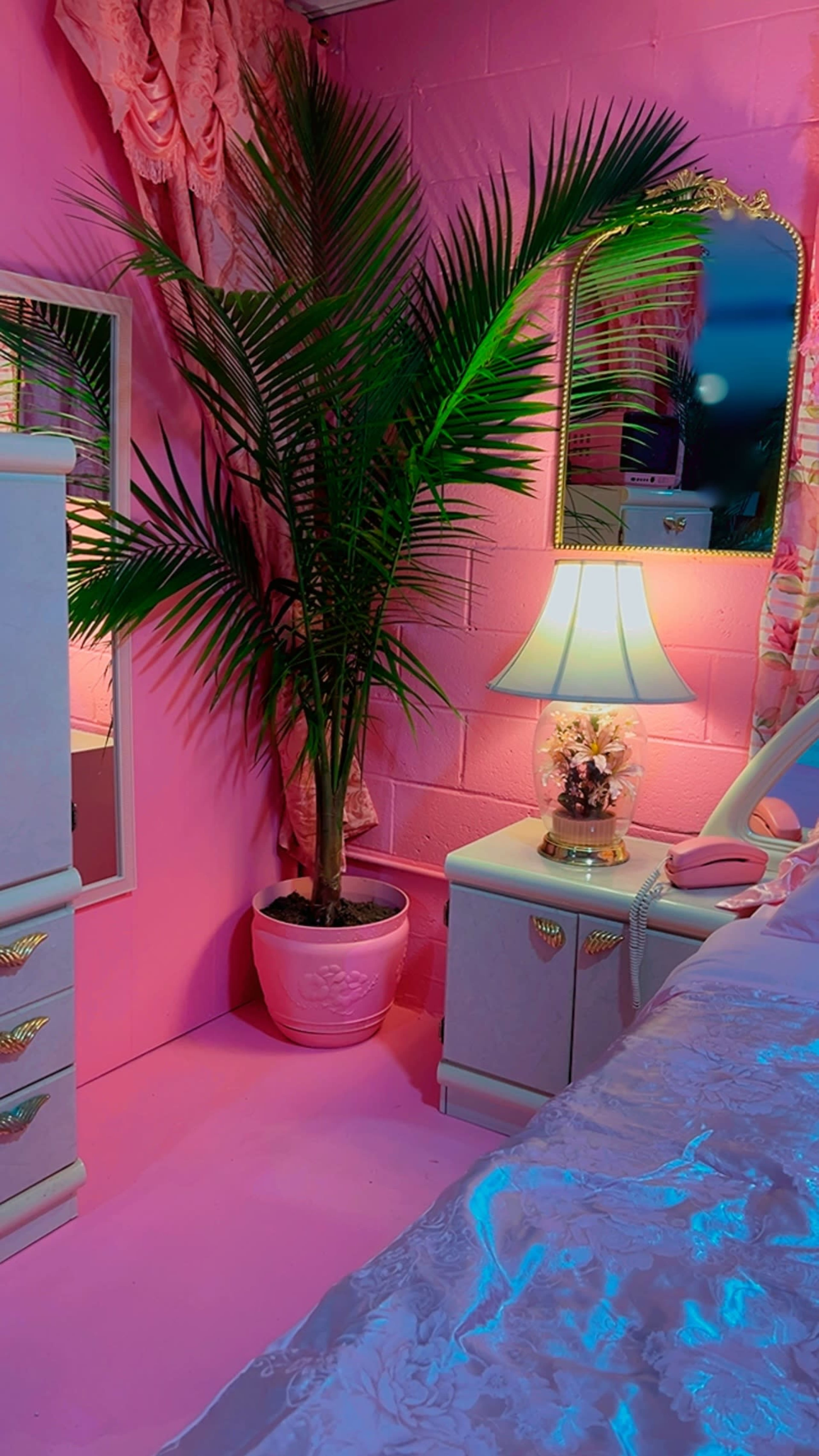 Vintage Content Studio w/ Multiple Retro Sets | 80s, Eclectic & Bold Backdrops Image in Highland Hills, Mesquite, TX