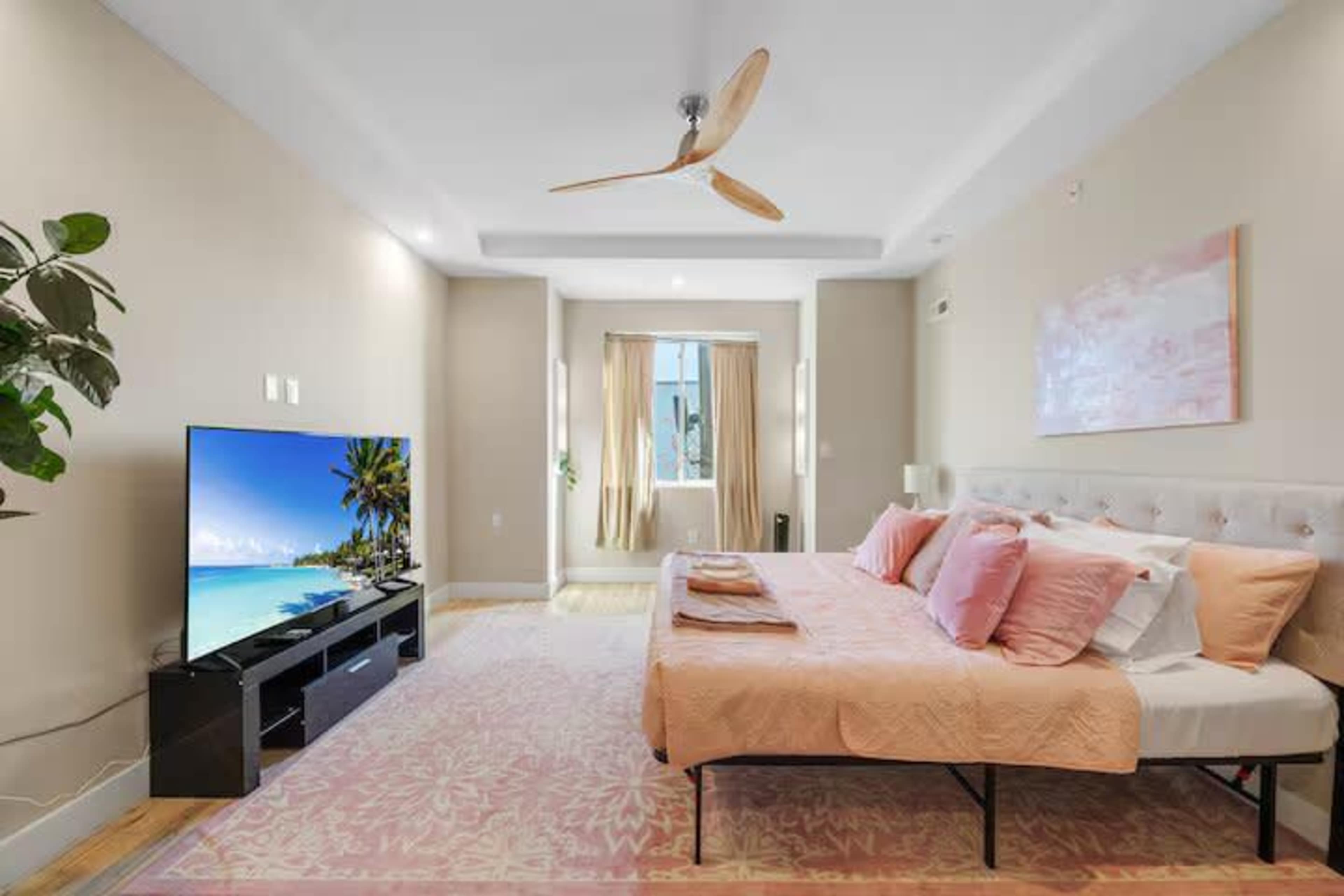 SkyHigh Luxury: Rooftop Jacuzzi Escape Image in Grays Ferry, Philadelphia, PA