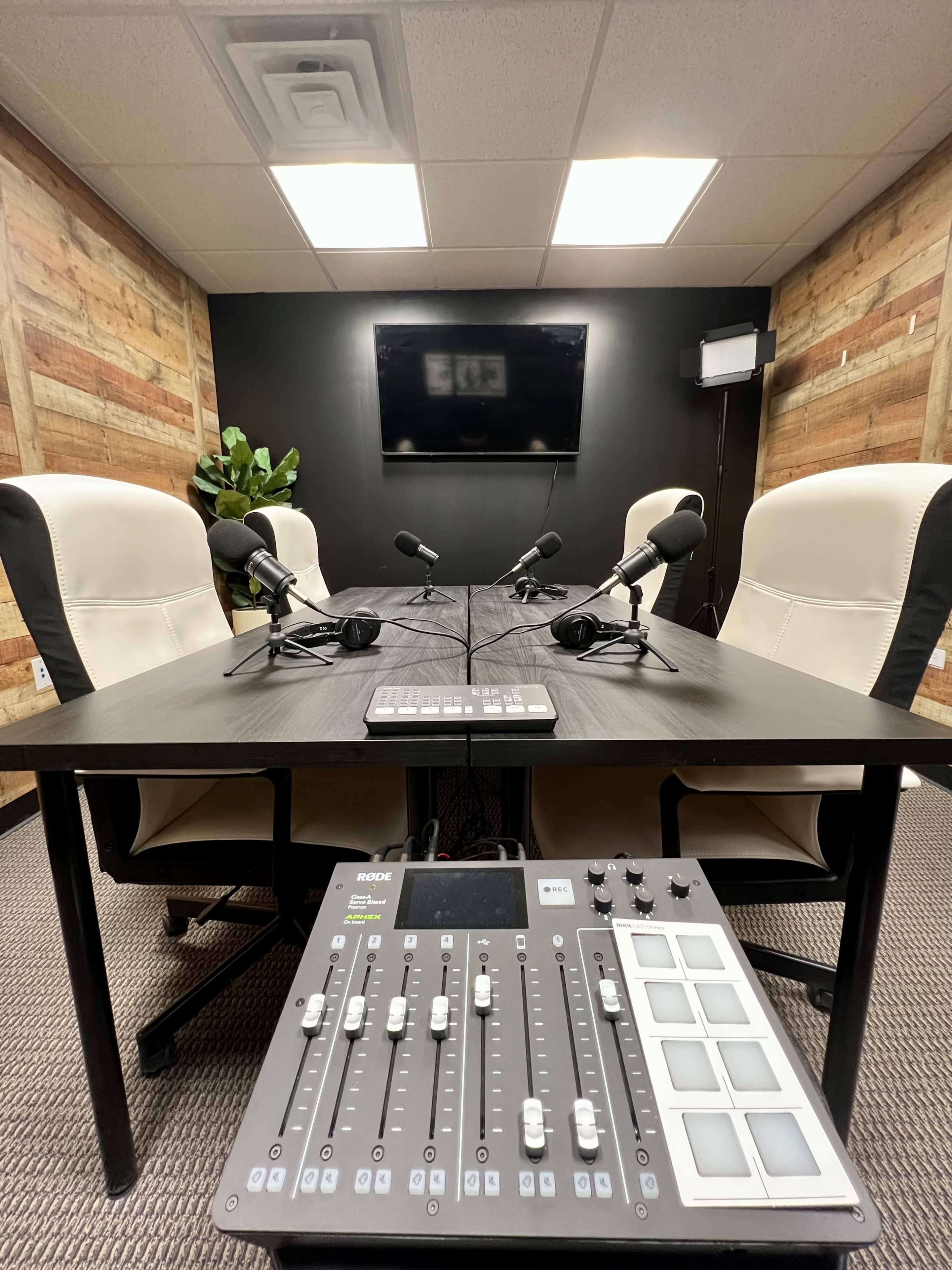 Modern Downtown Studio Image in St. Charles, Saint Charles, IL