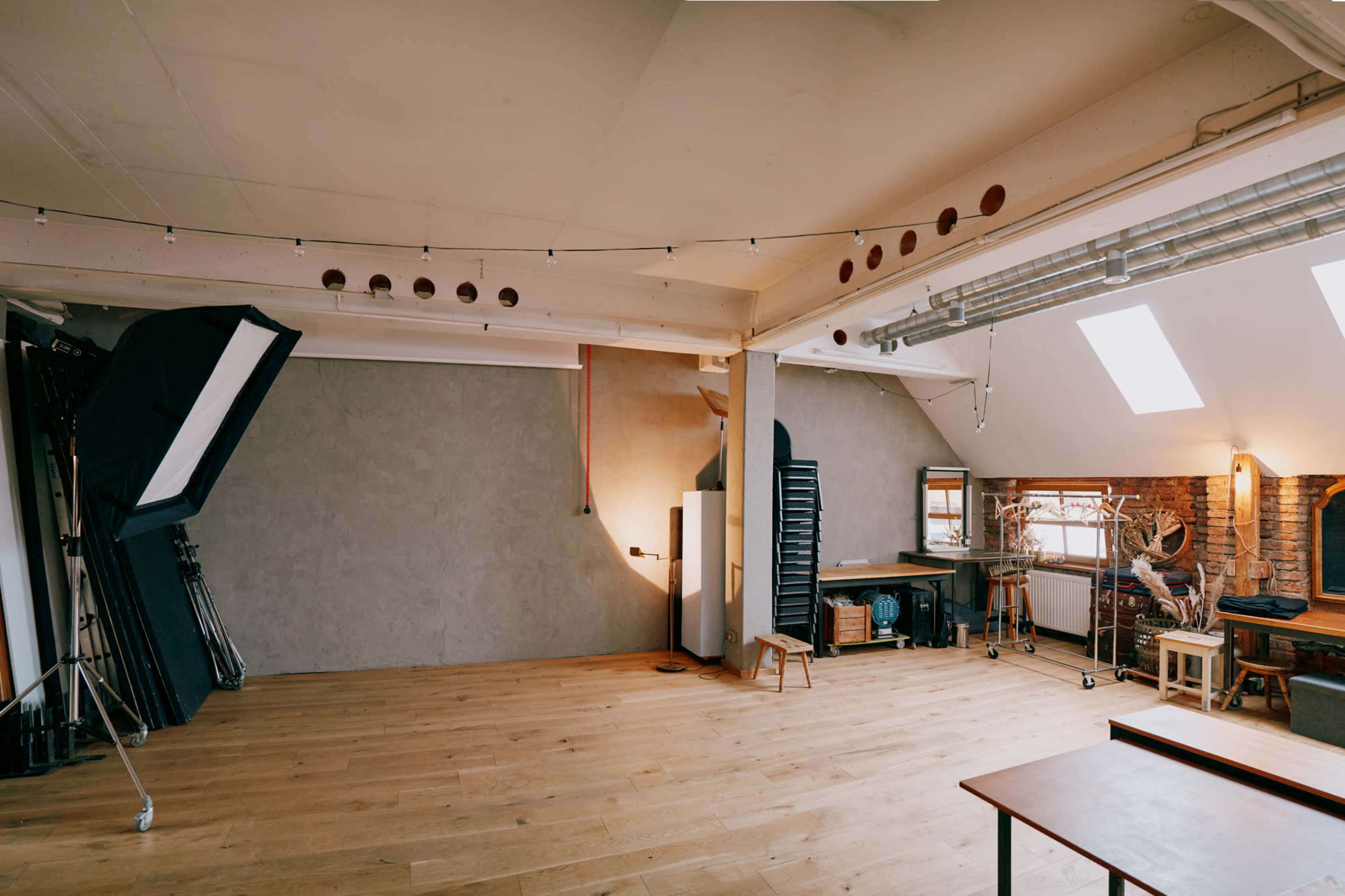 Historic studio and location with farmyard flair in the city! Image in , München