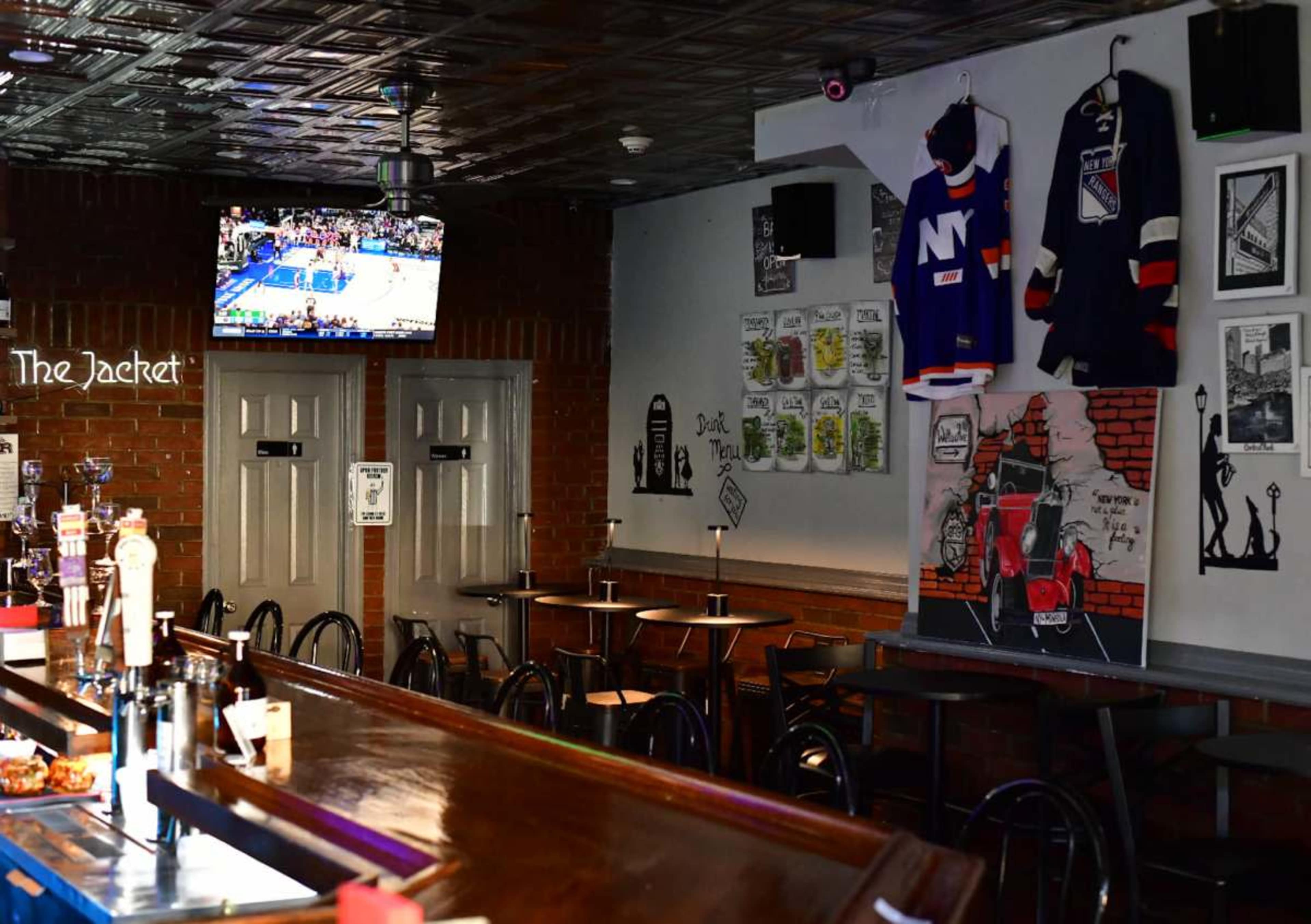Sports bar/Cocktail Lounge Image in North Hempstead, Mineola, NY