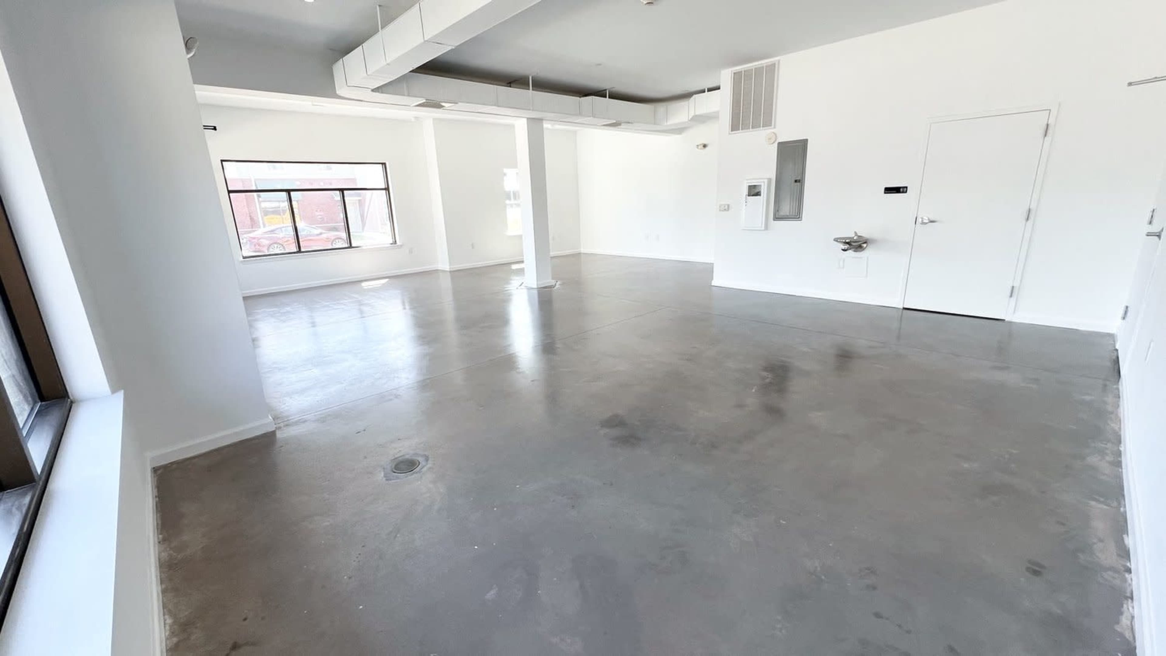 Cozy Studio in Residential Neighborhood with Natural Light Image in Brookhaven, Coram, NY