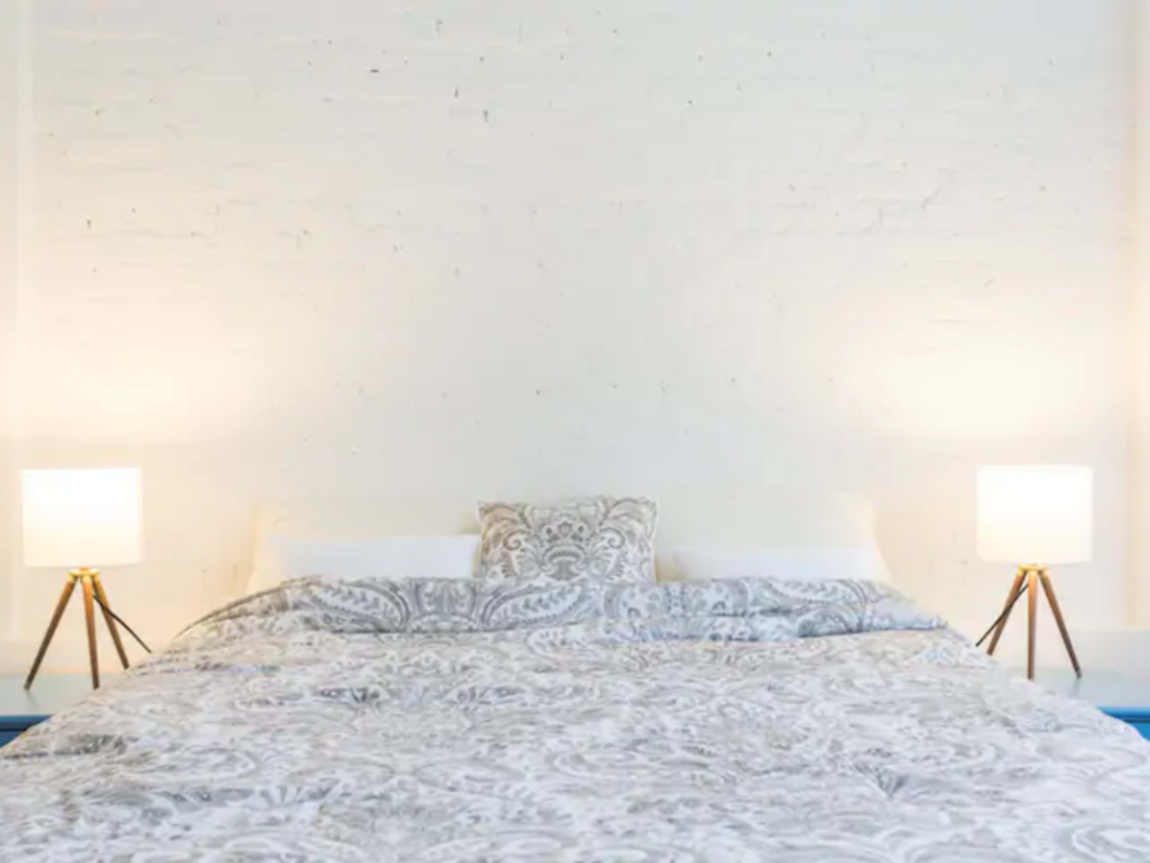 Room facing the street