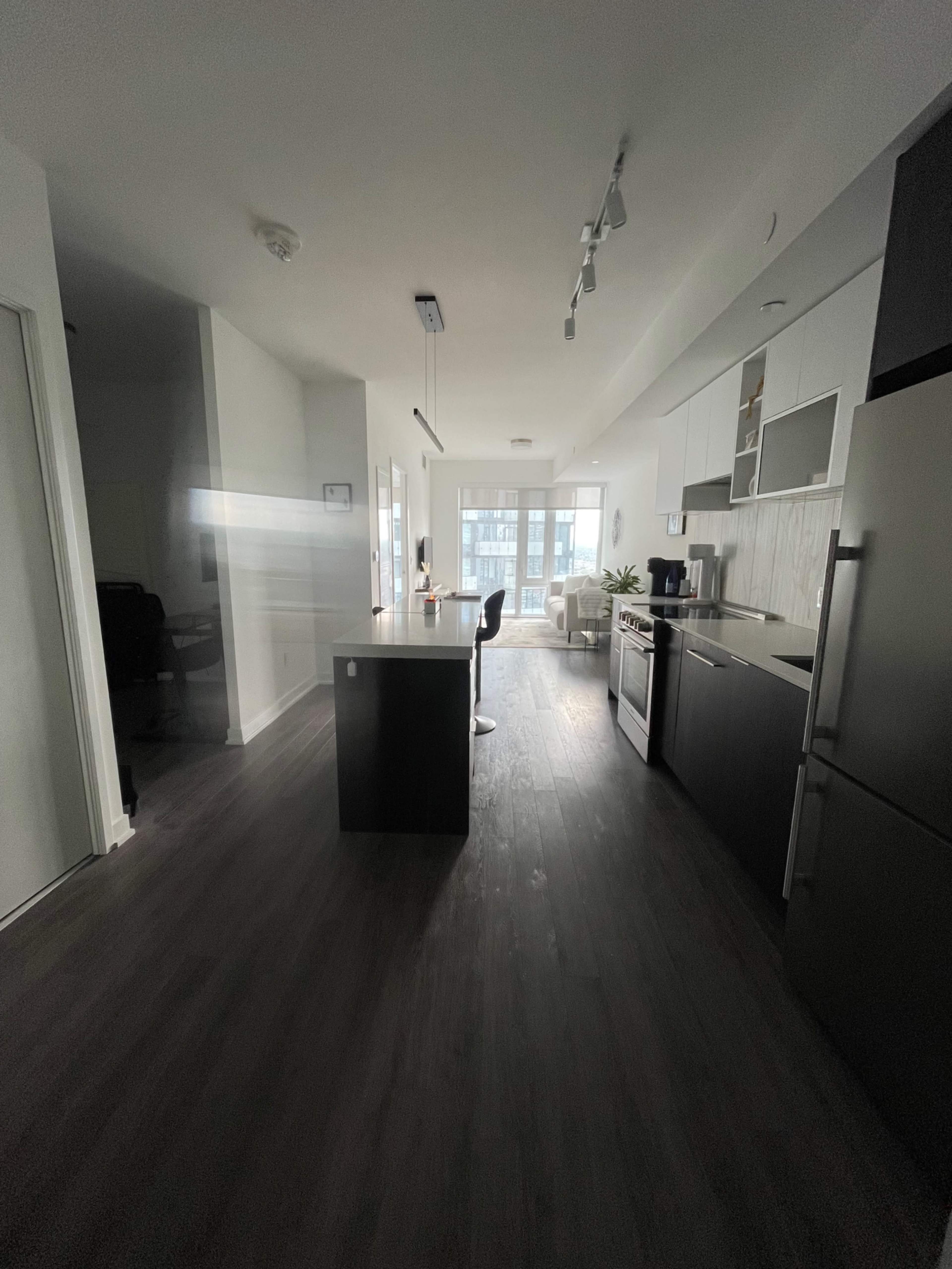 Downtown apartment with a skyline view of toronto Image in Downtown Toronto, Toronto, ON