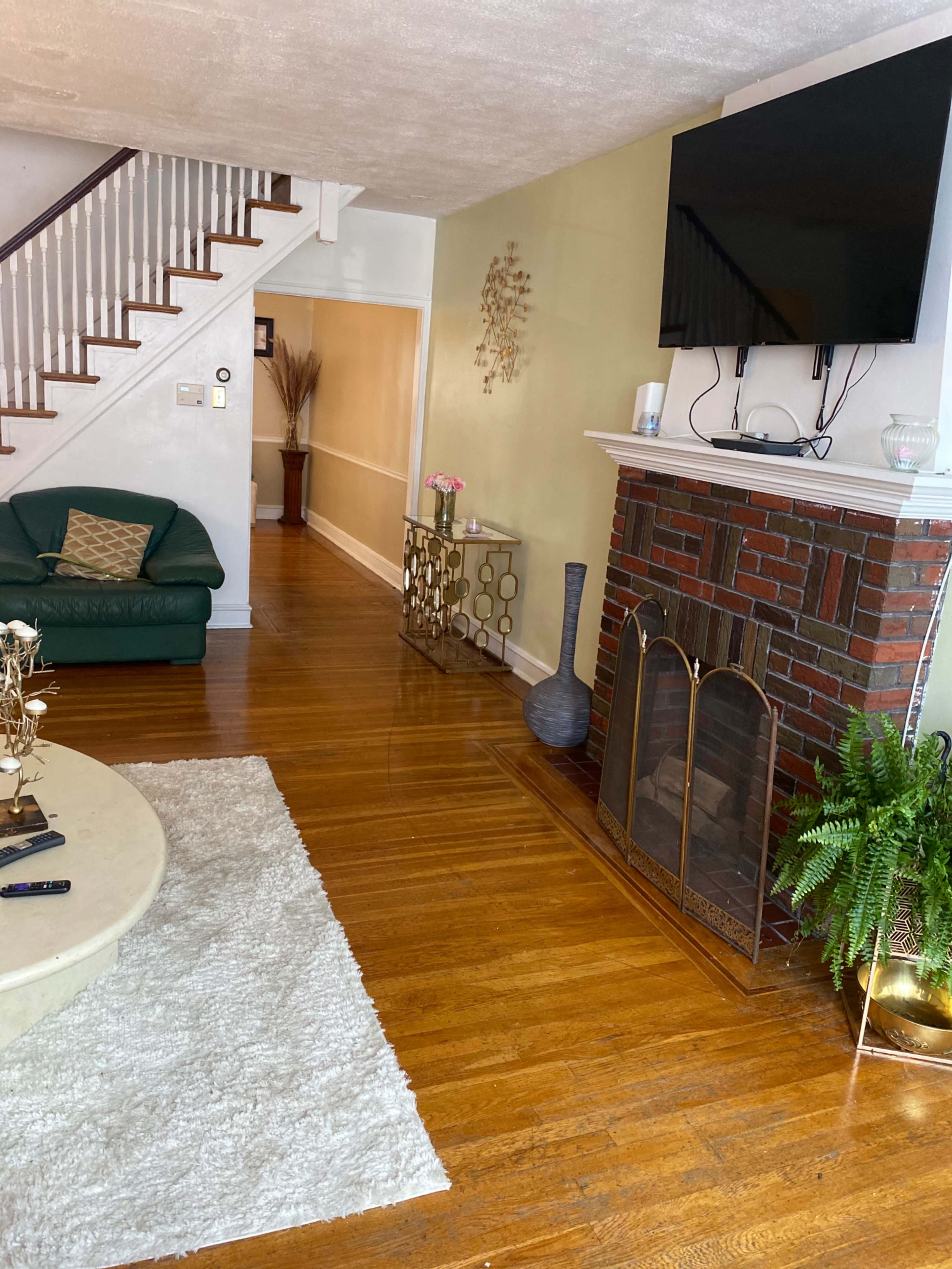 Easy breezy comfortable Image in West Oak Lane, Philadelphia, PA