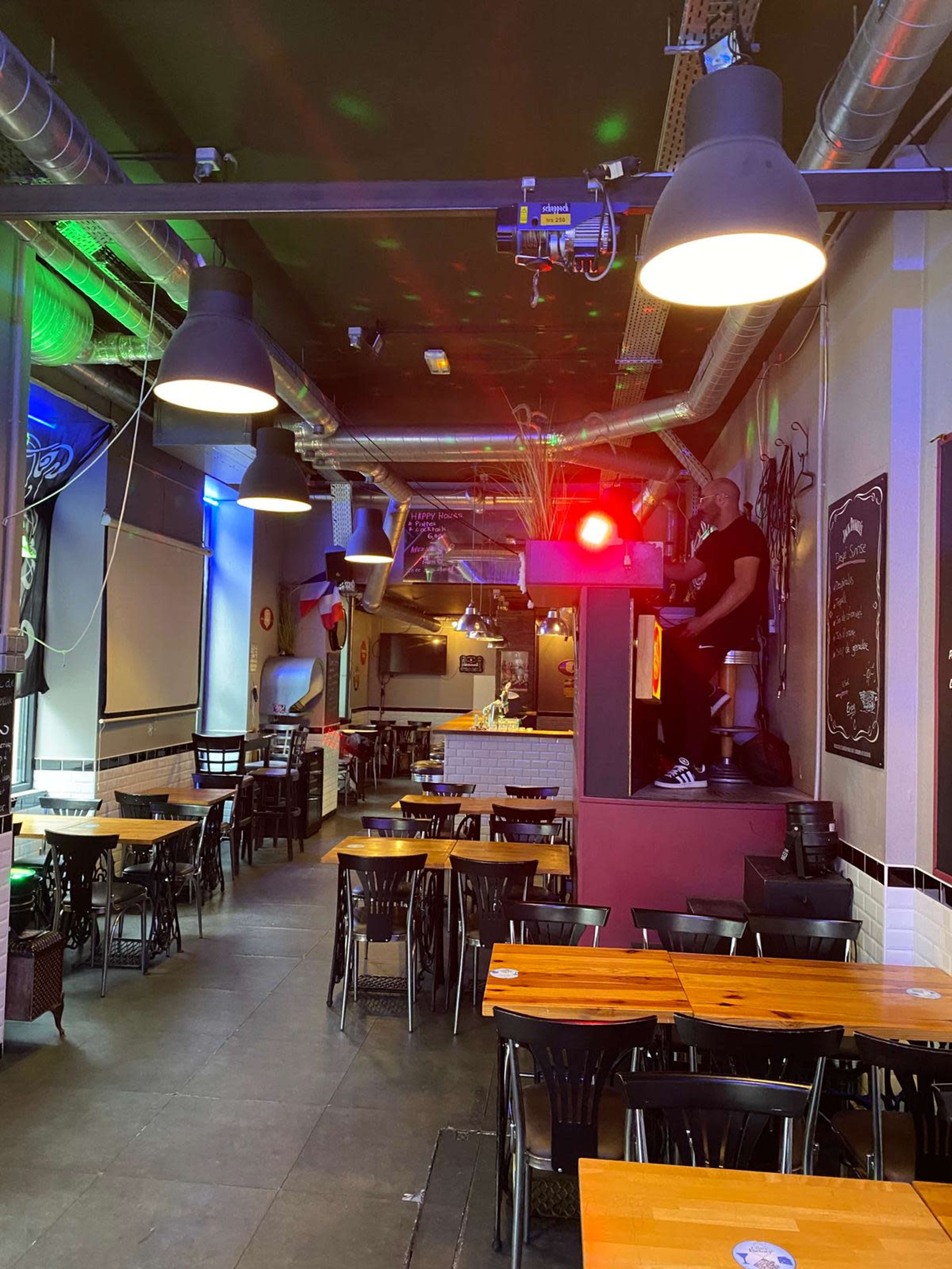 Bar, Pub, industrial style Image dans , Maisons-Alfort, 