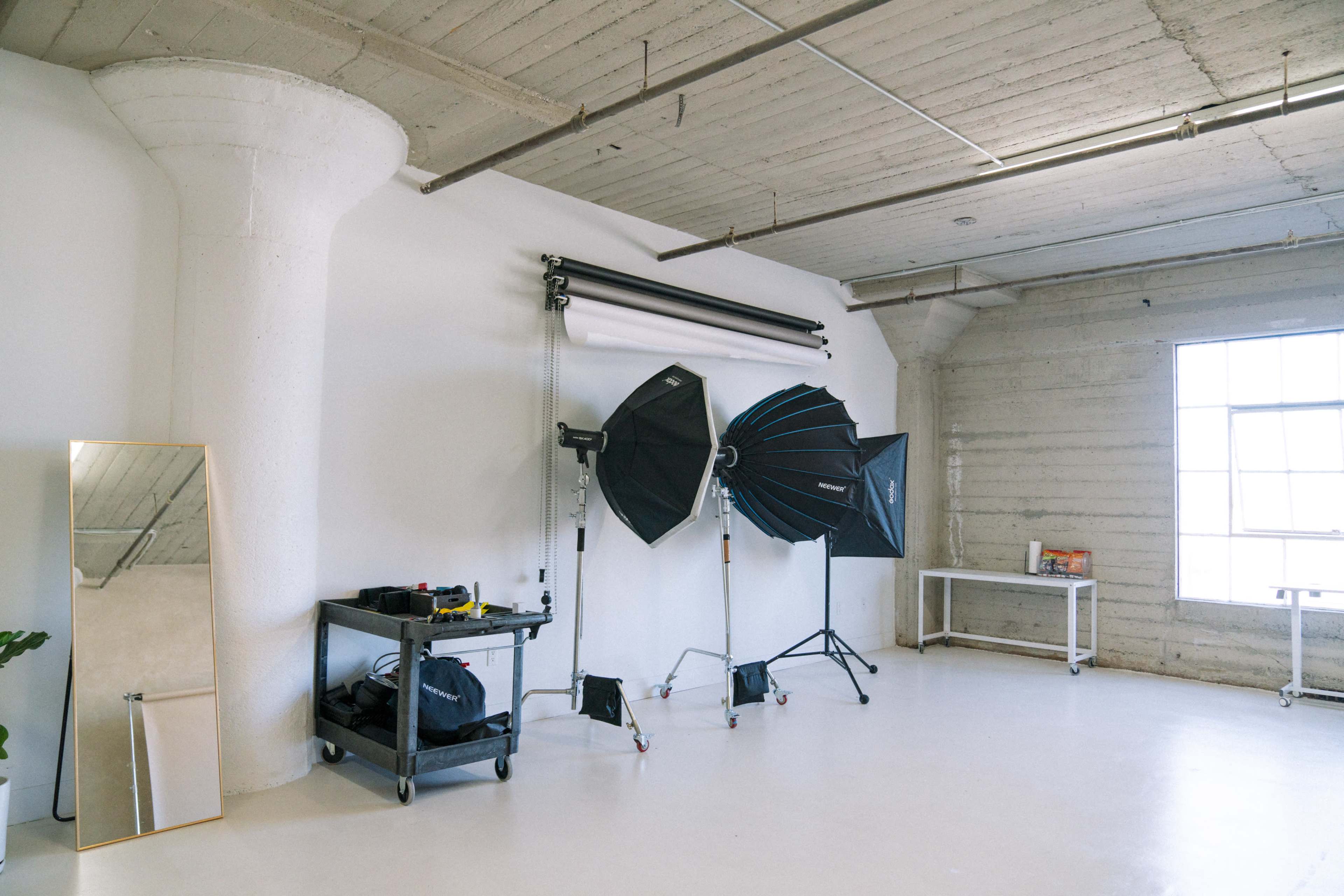 Photography Studio LA Creative Natural Light + All Inclusive Equipment Rental Space Image in Central LA, Los Angeles, CA