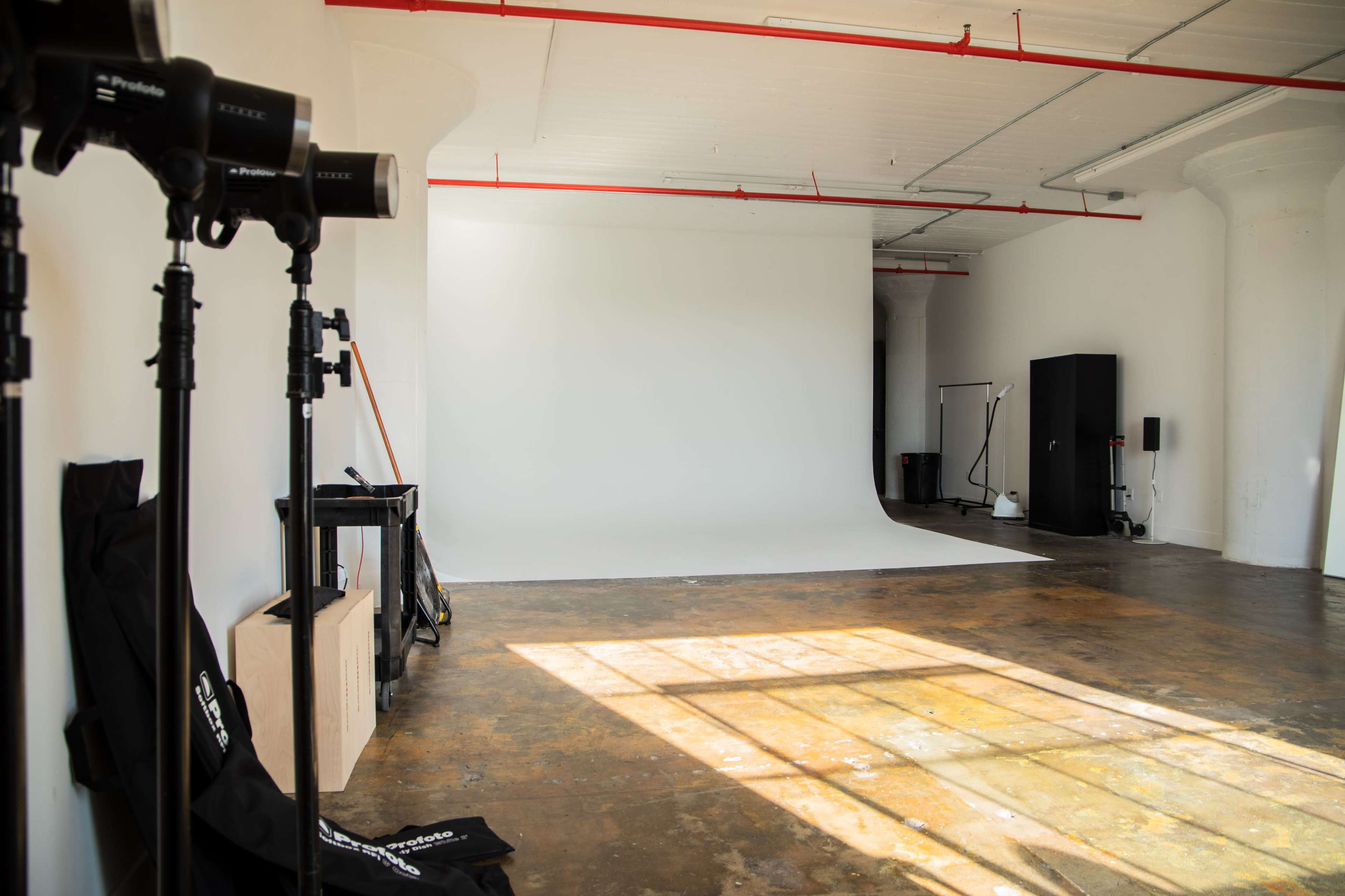 ALL INCLUSIVE PROFOTO EQUIPPED NATURAL LIGHT STUDIO Image in Central LA, Los Angeles, CA