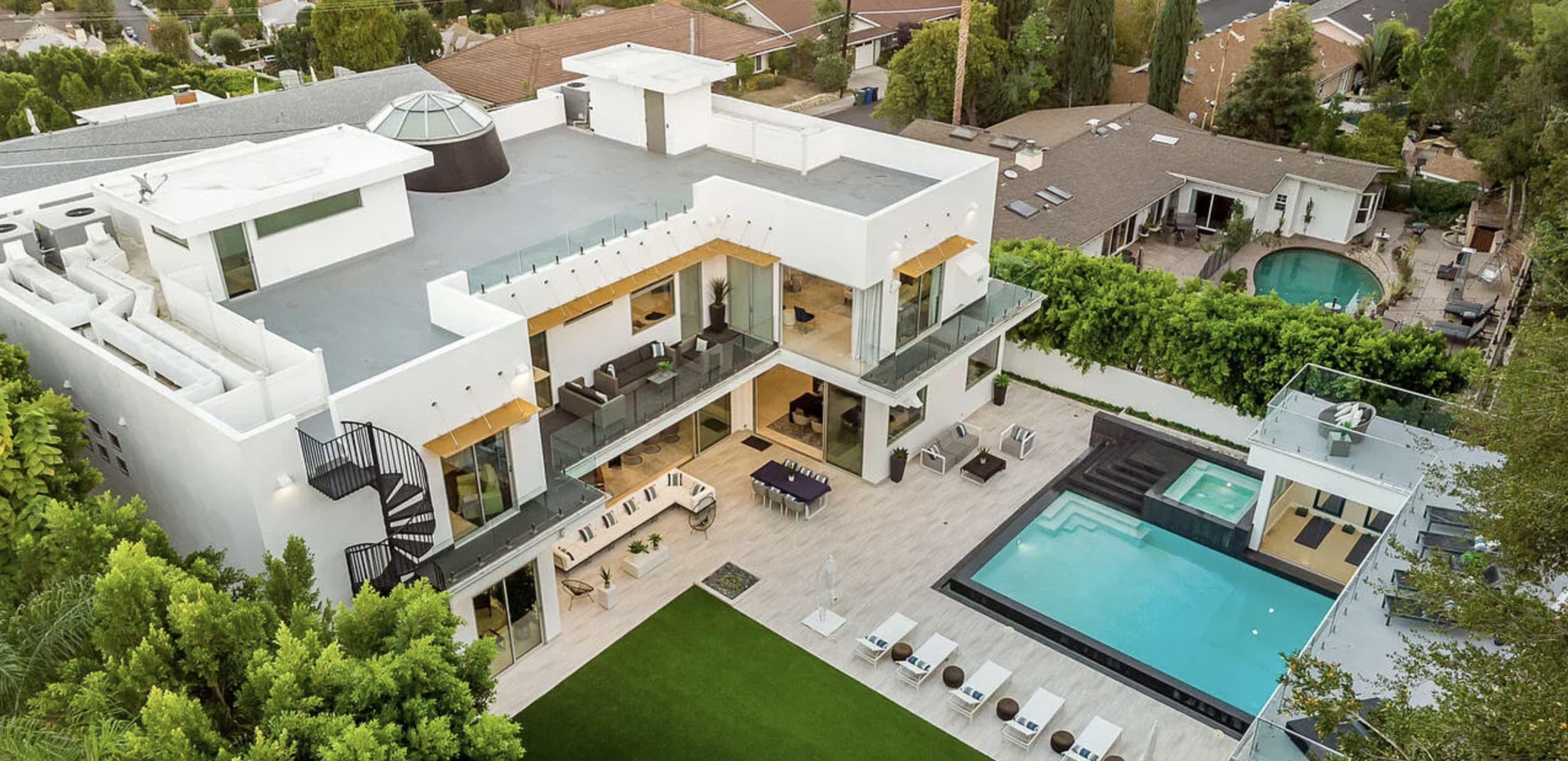 DESIGNER MODERN HOME WITH OPEN LAYOUT & POOL Image in Encino, Los Angeles, CA