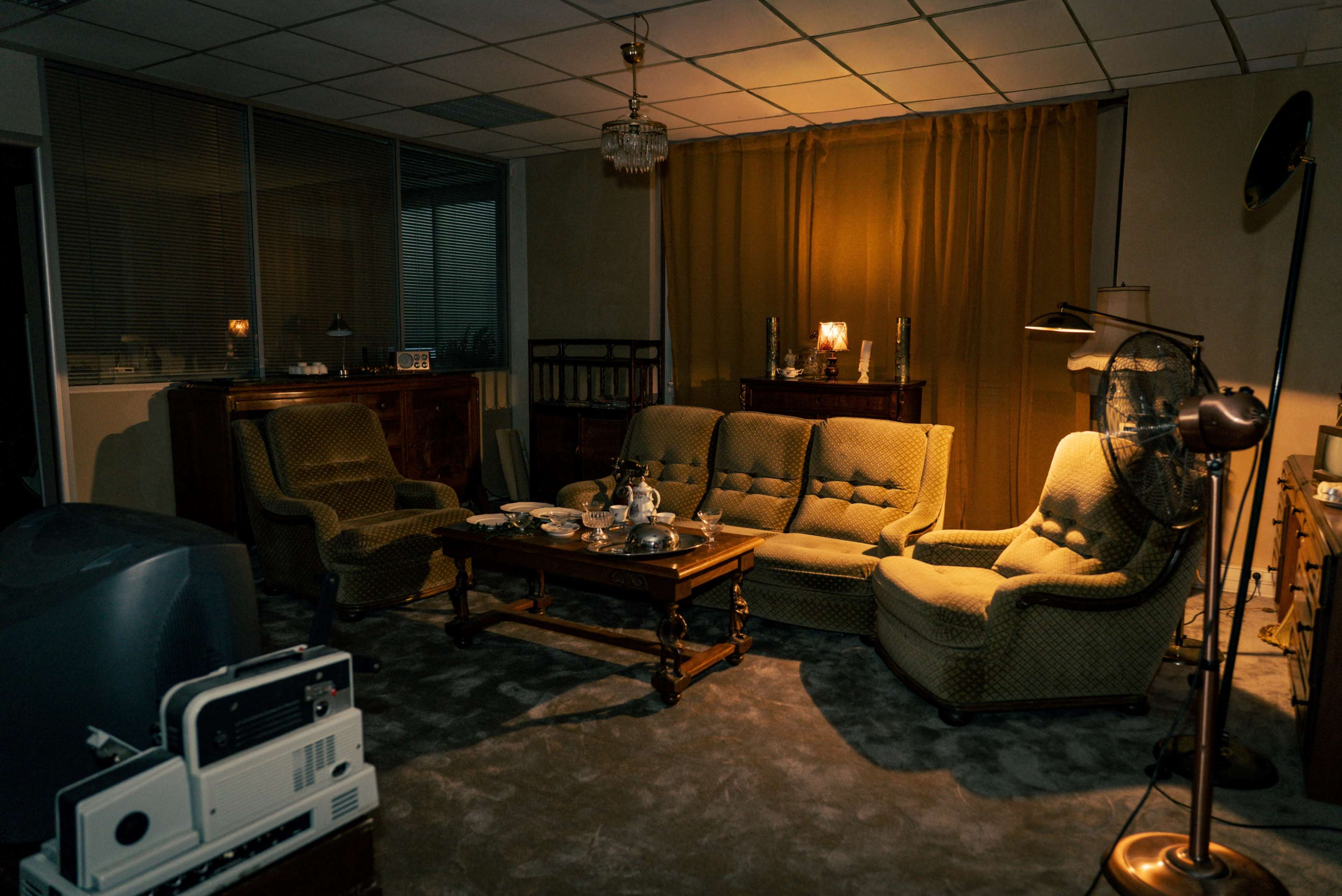 Studio à décor modulable (Cyclo/Hangar/Salon vintage/Coiffeur Afro/70 orange/Chambre rouge) Image in , Villejuif