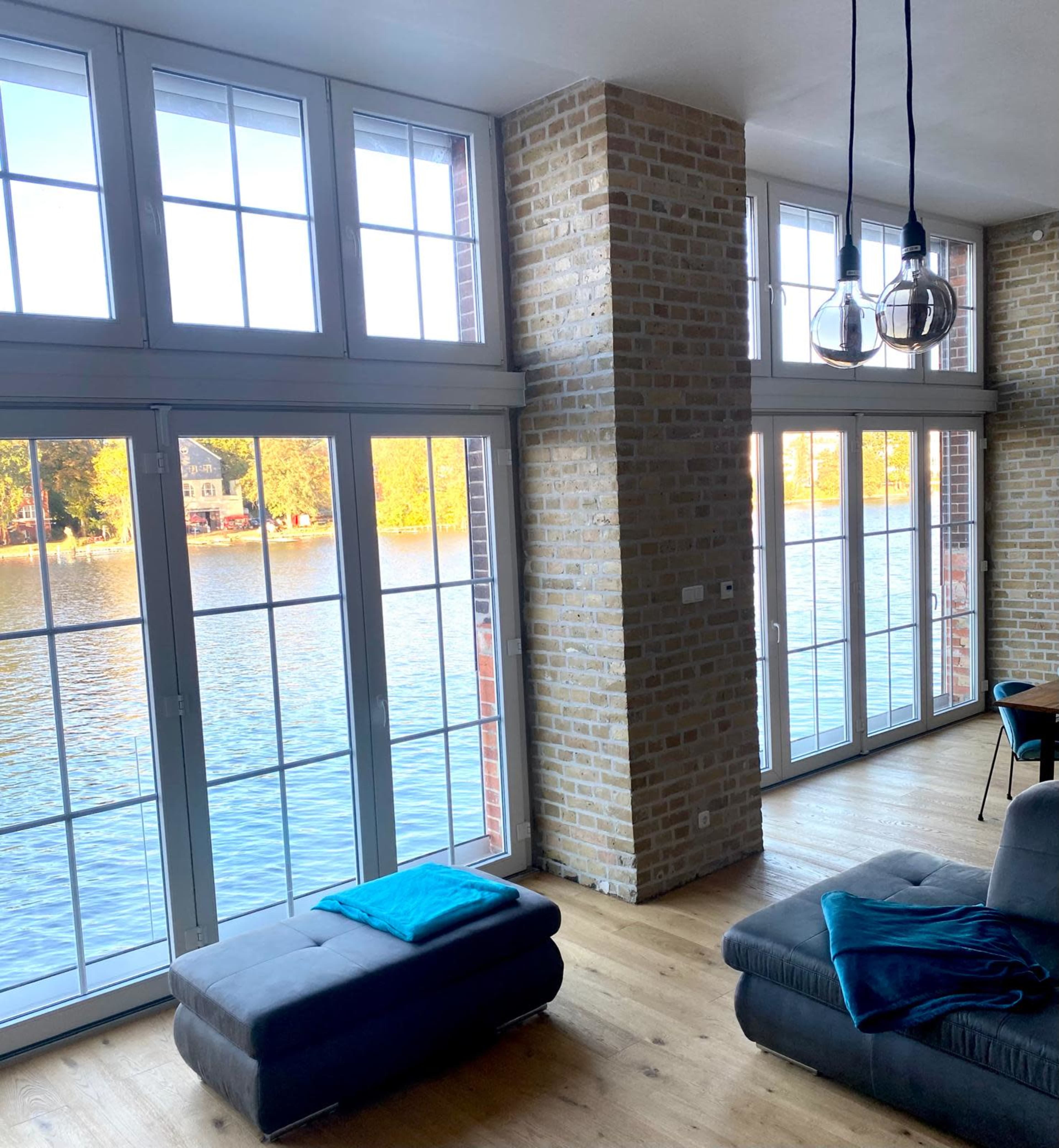 Berlin Waterfront Loft – Bright Industrial Studio for Film, Photo & Events Image in Niederschöneweide, Berlin, Niederschöneweide