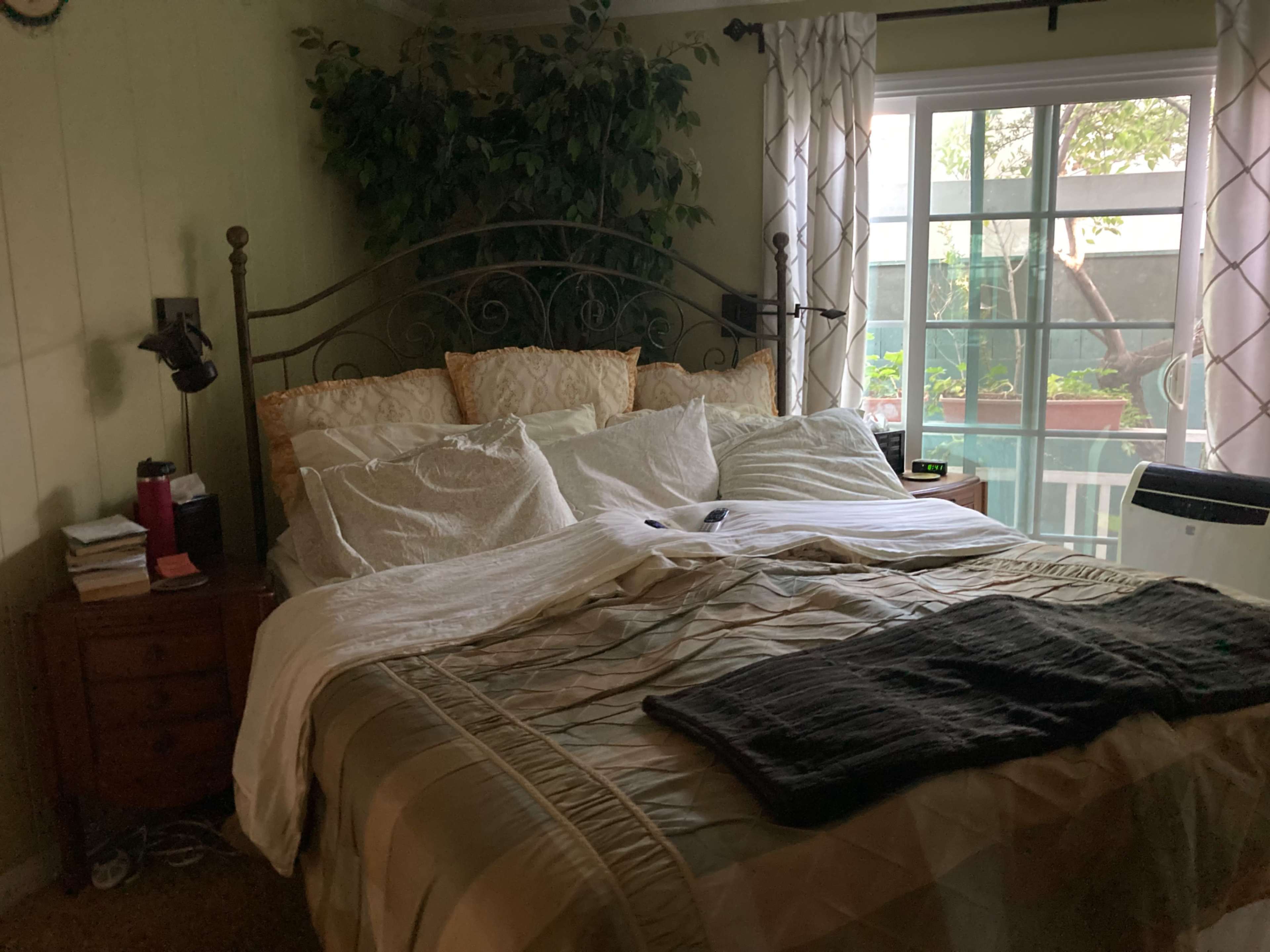 “Tarzana Love Nest” Cute, cuddly, homey, Cape Cod in exclusive Los Angeles Image in Tarzana, Tarzana, CA