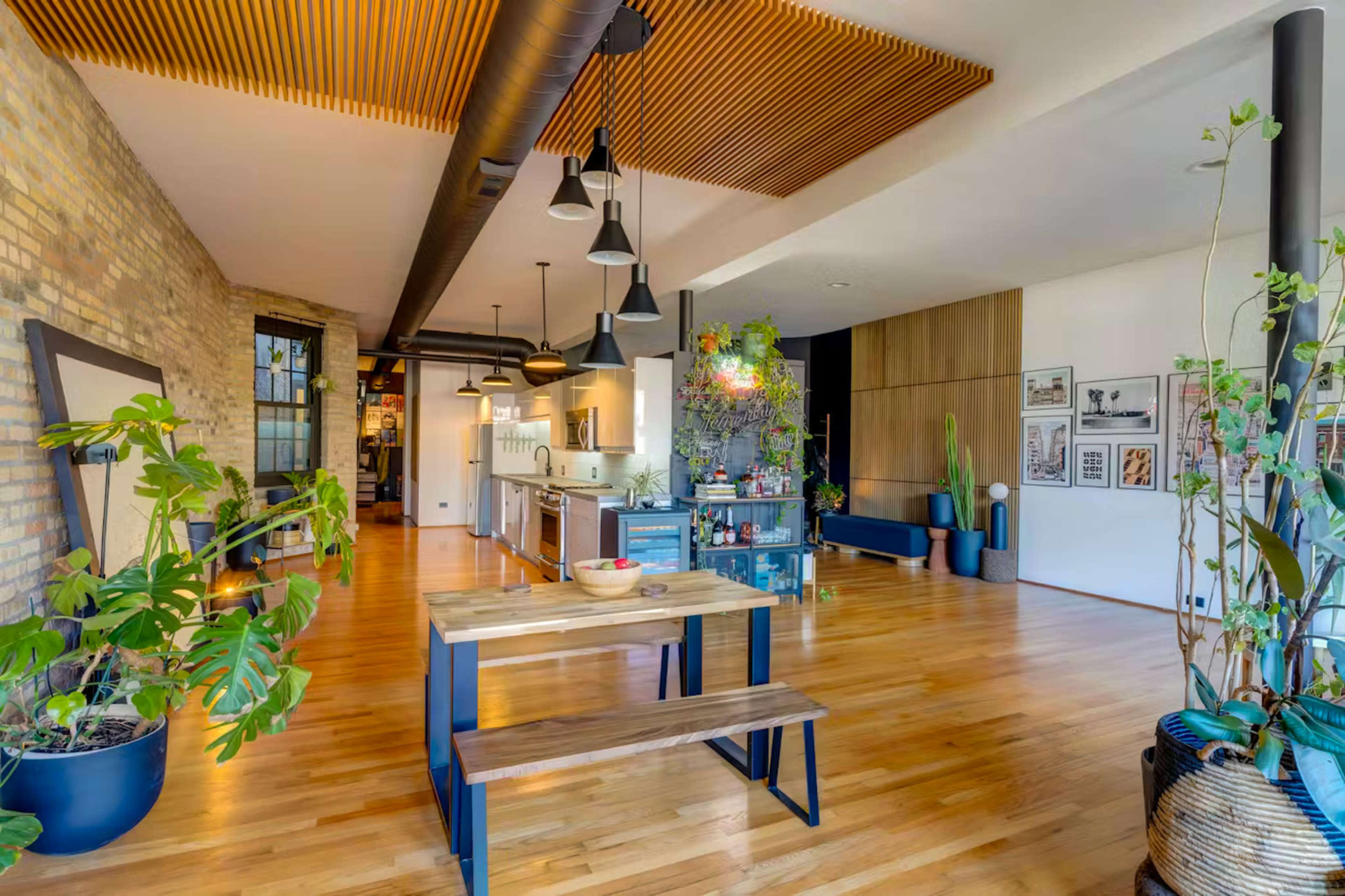 Industrial and Spacious Modern Loft Image in Uptown, Chicago, IL