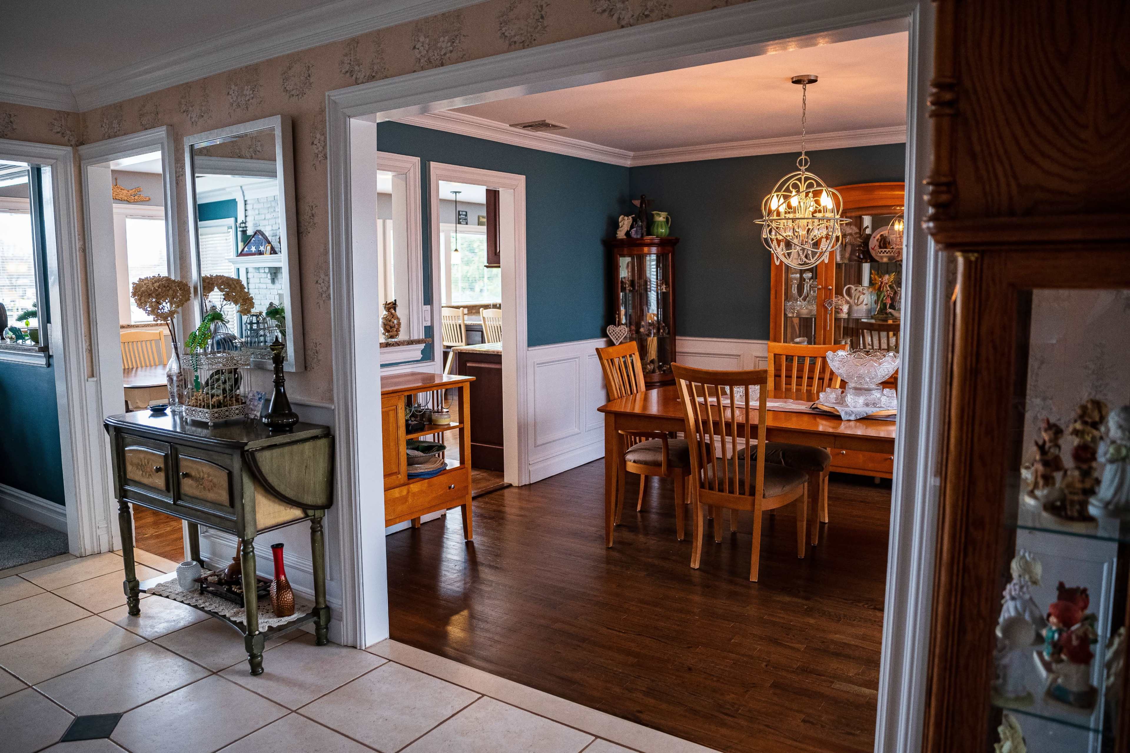 Spacious Waterfront Colonial with Full Wet Bar and Dock Access Image in Bar Harbor, Massapequa Park, NY