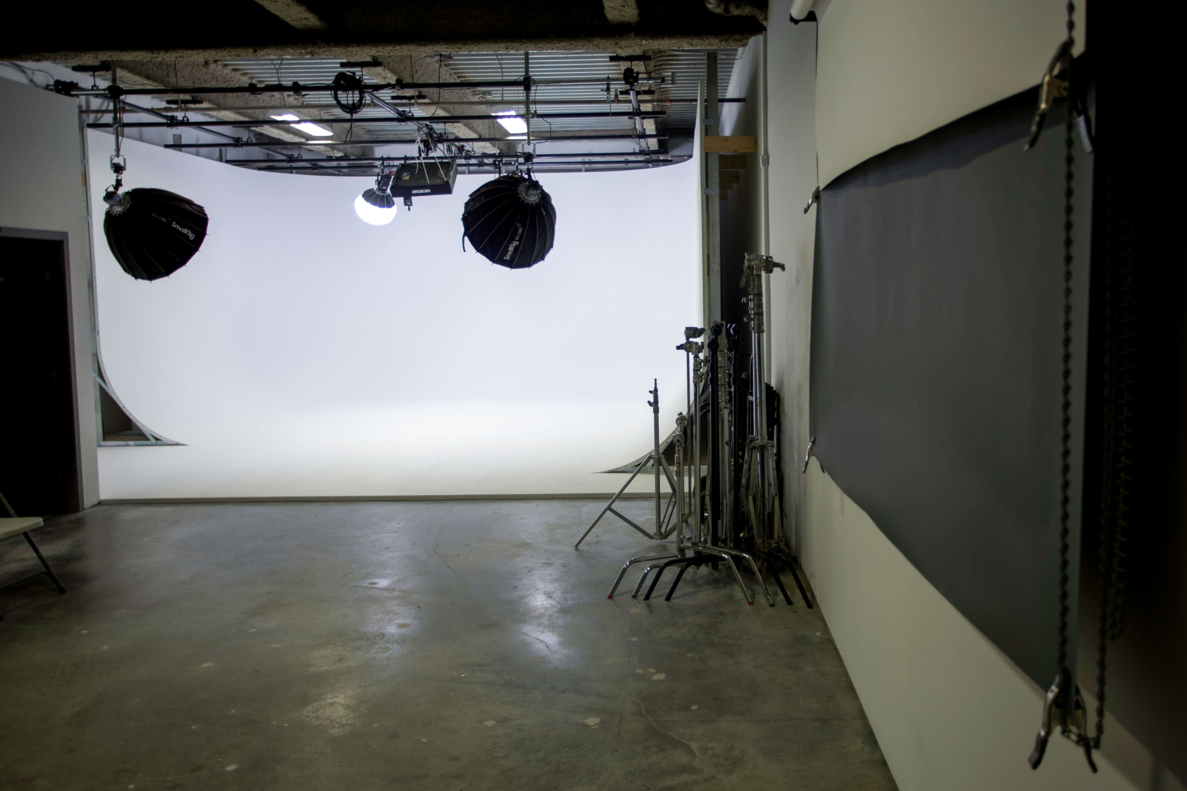 3 Sided Cyclorama Wall Image in Burnaby, Burnaby, BC