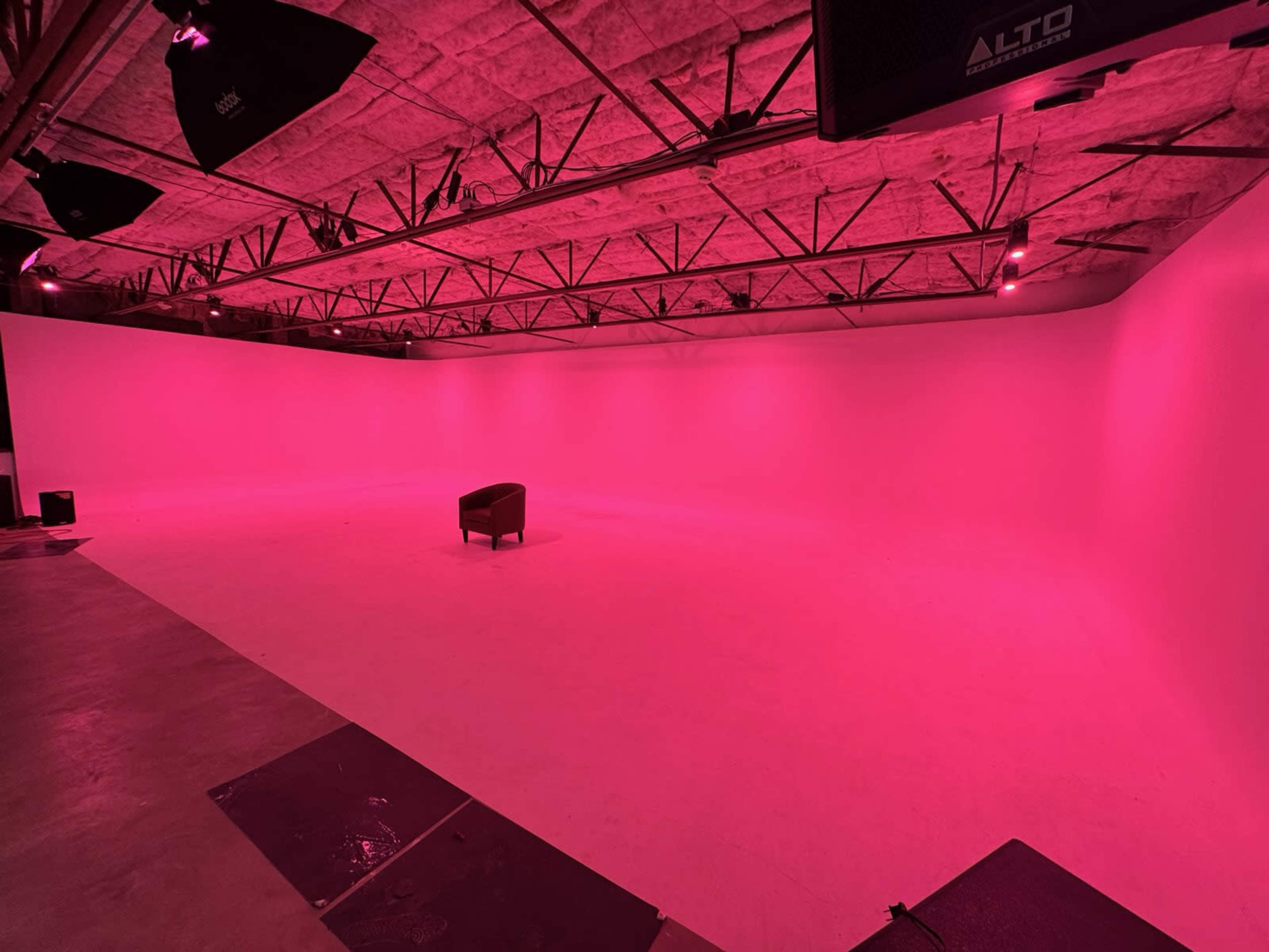 Large Infinity Wall Production Studio with Event Space Image in Greenbriar Southwest, Stafford, TX